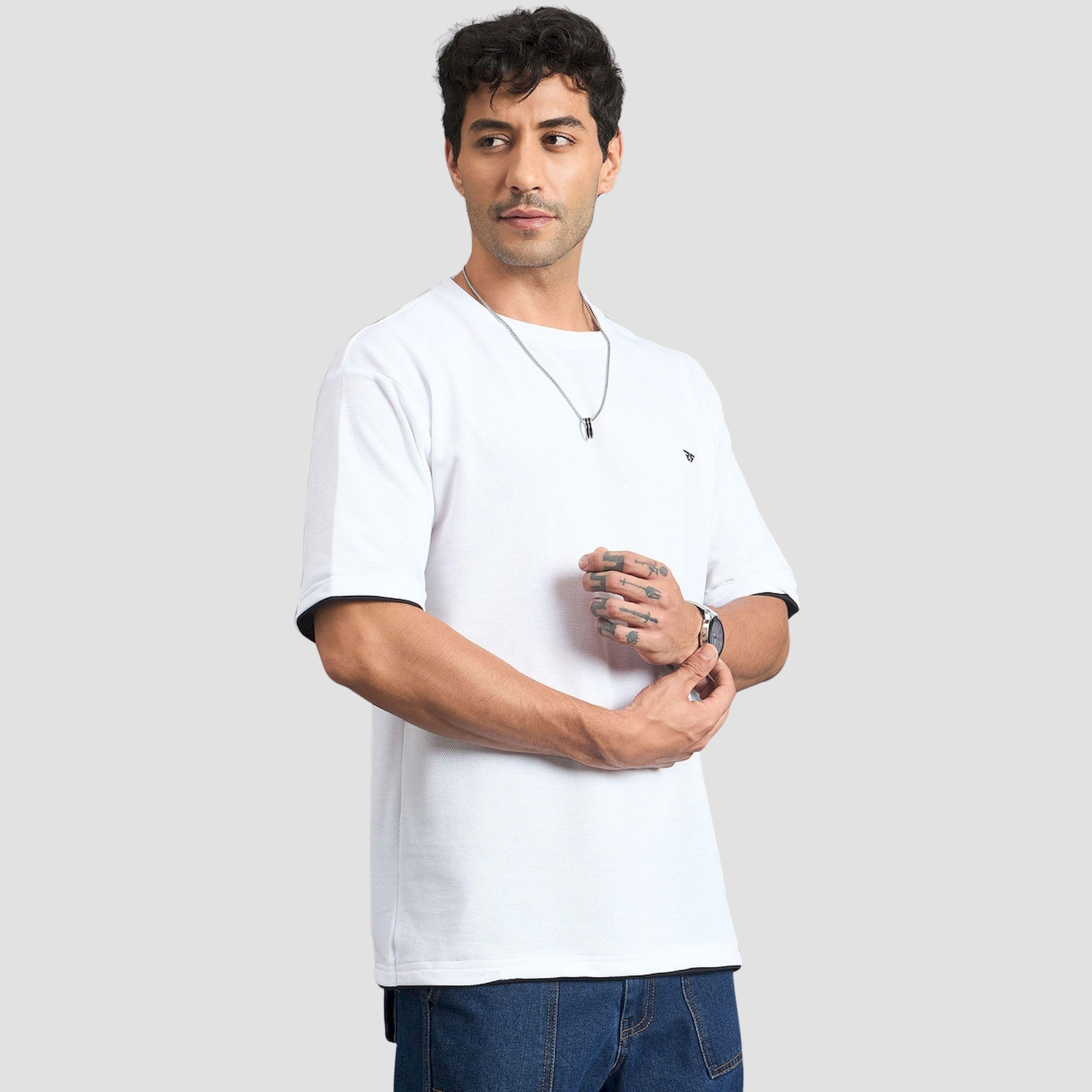 تيشيرت أبيض من مزيج القطن وقصة فضفاضة-men-clothing-tshirtsandpolos-tshirts-image-3