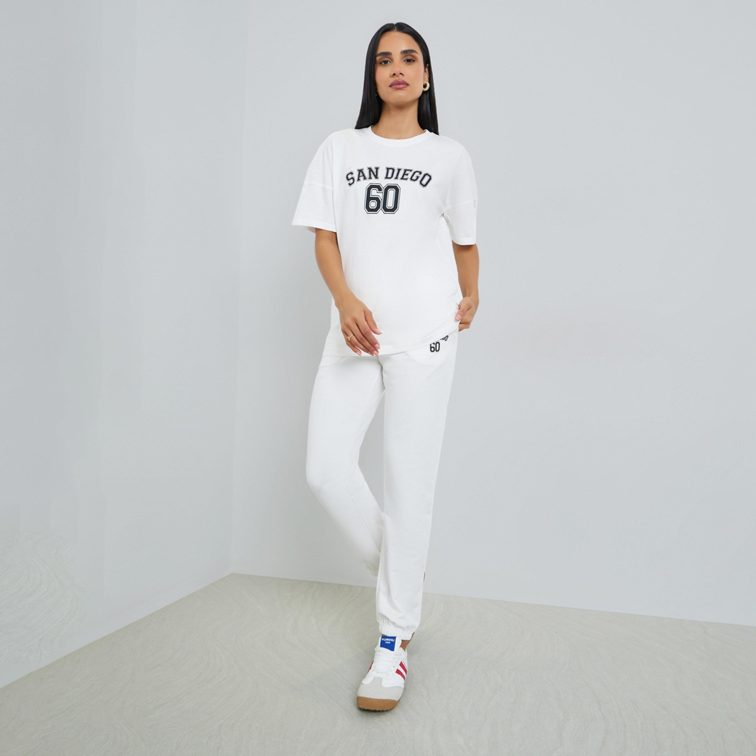 طقم منسق من جوغر بحواف مطاطية وتيشيرت مطبوع فضفاض-women-clothing-coordsets-image-1