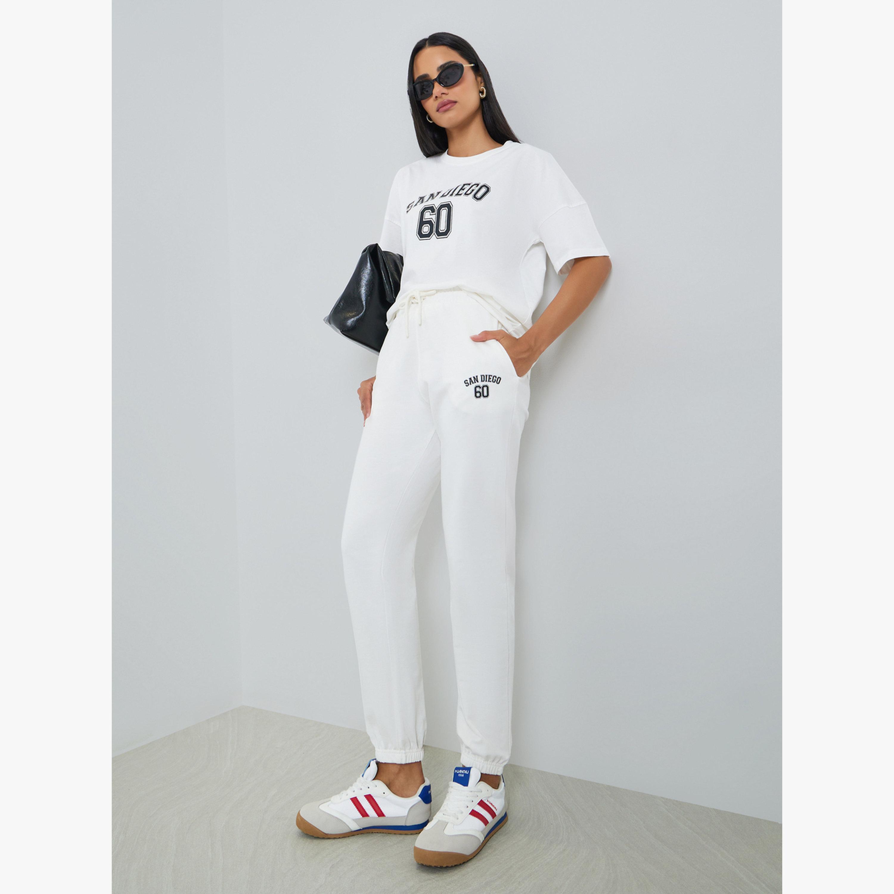 طقم منسق من جوغر بحواف مطاطية وتيشيرت مطبوع فضفاض-women-clothing-coordsets-image-3