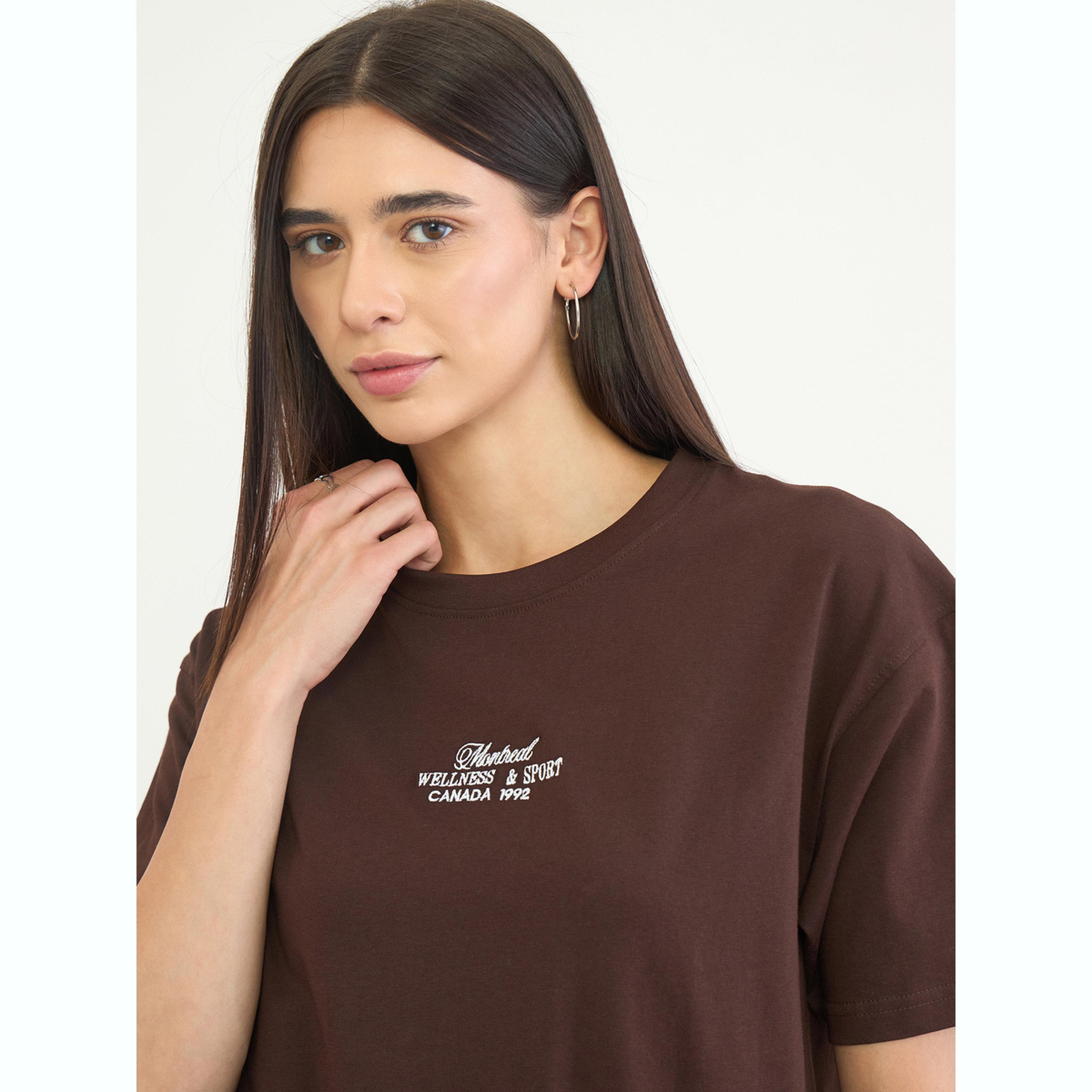 طقم منسق من جوغر وتيشيرت بتفاصيل مطرزة-women-clothing-coordsets-image-4