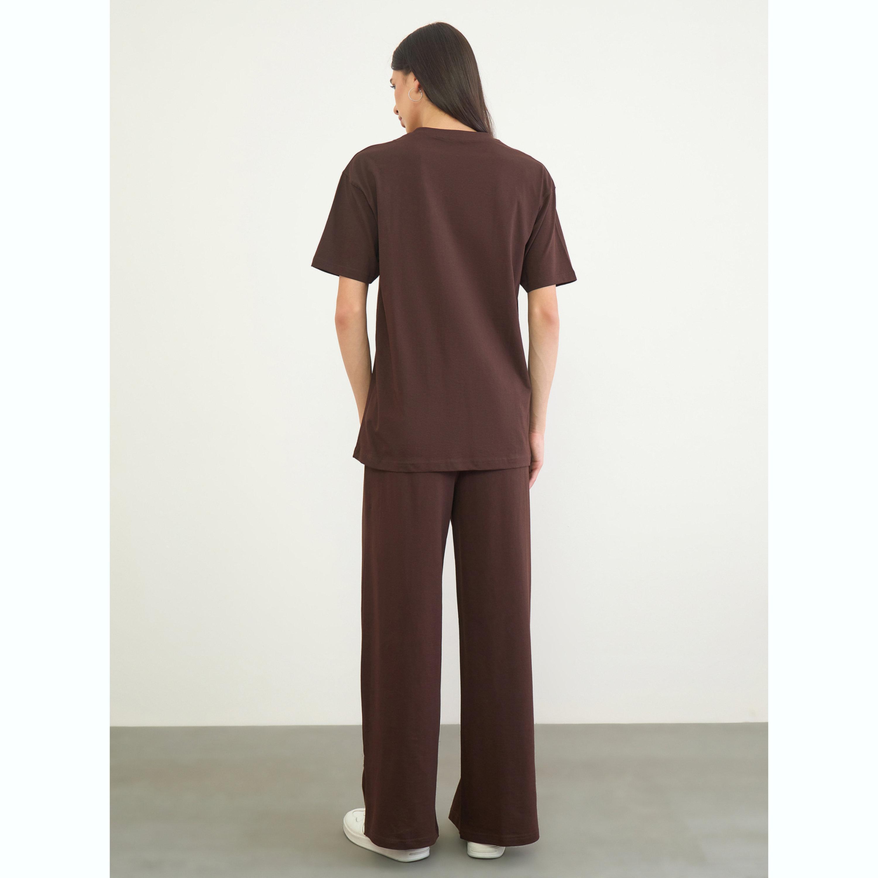 طقم منسق من جوغر وتيشيرت بتفاصيل مطرزة-women-clothing-coordsets-image-6