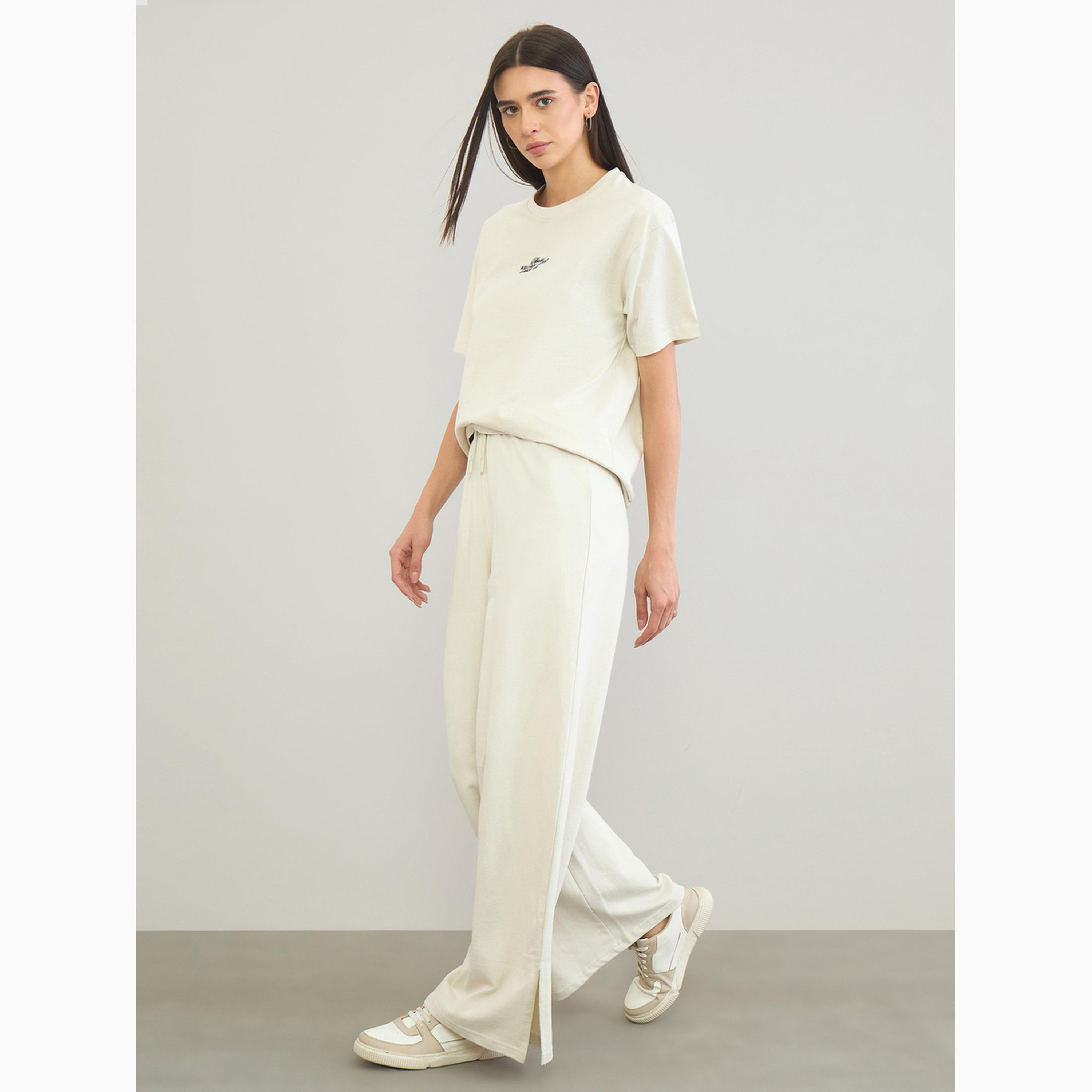 طقم منسق أوف وايت تي شيرت بتفاصيل مطرزة وبنطال-women-clothing-coordsets-image-2