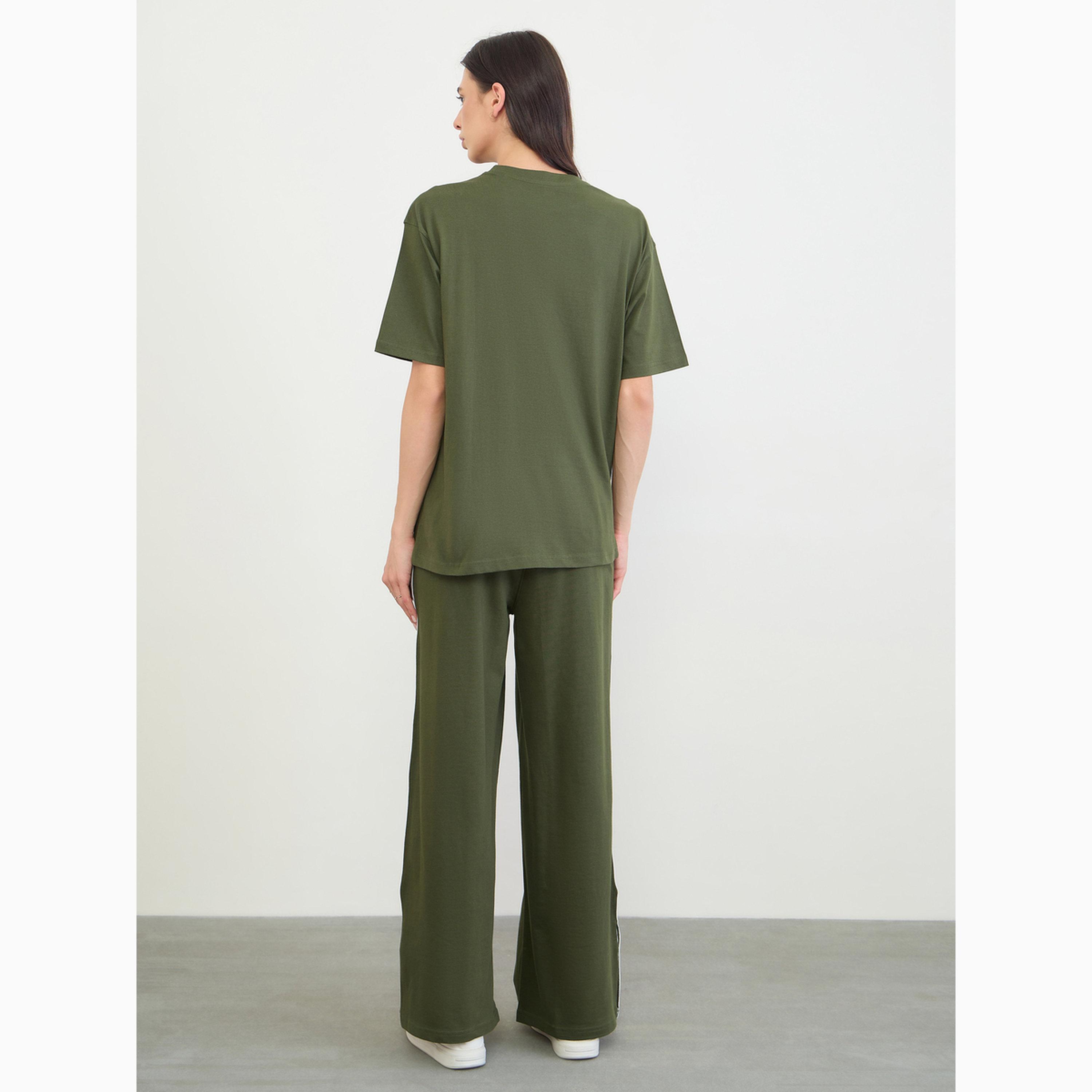 طقم منسق زيتوني تي شيرت طويل بقصة فضفاضة وبنطال جوغرز-women-clothing-coordsets-image-4