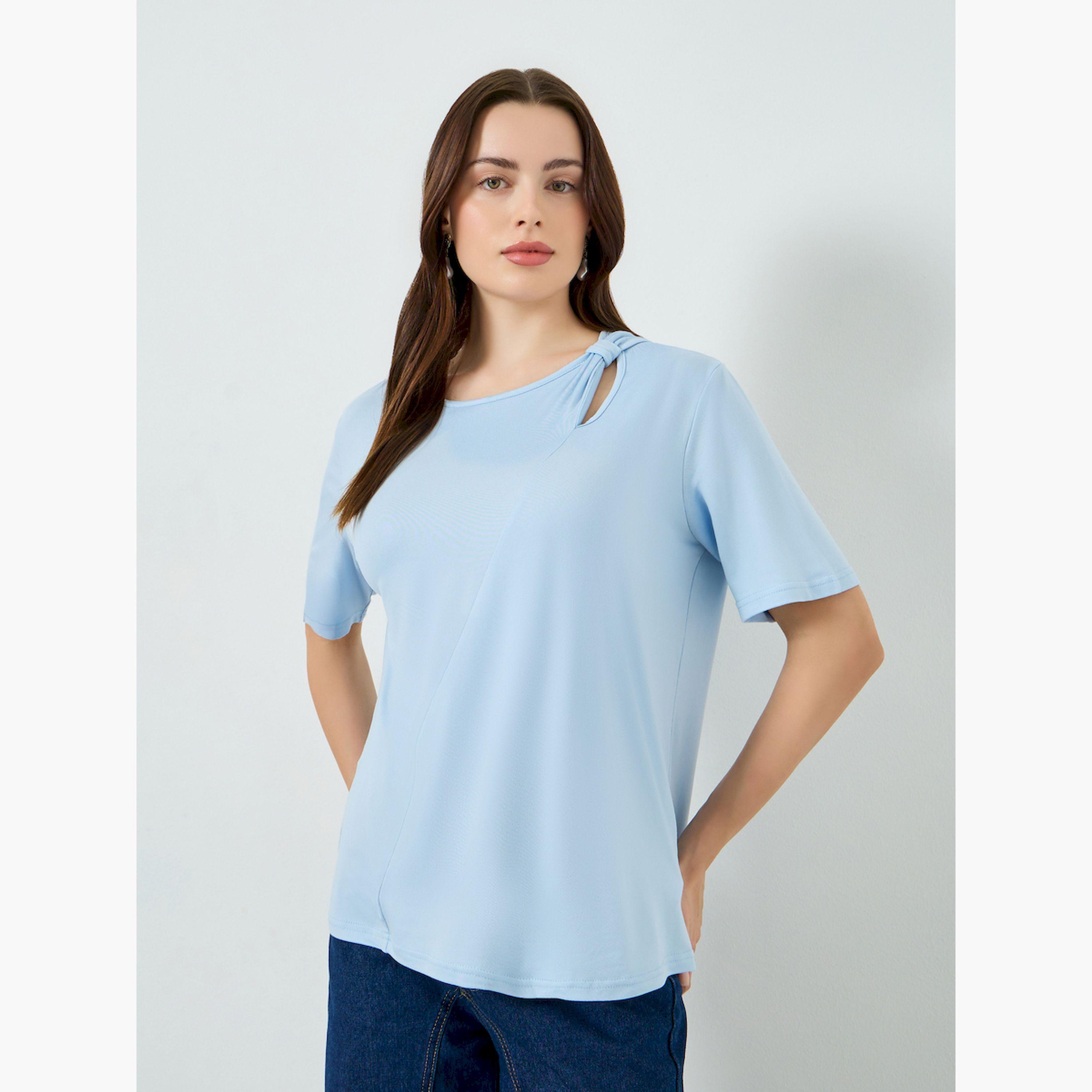 تيشيرت بياقة دائرية وتفاصيل مفرغة-women-clothing-tshirts-image-1