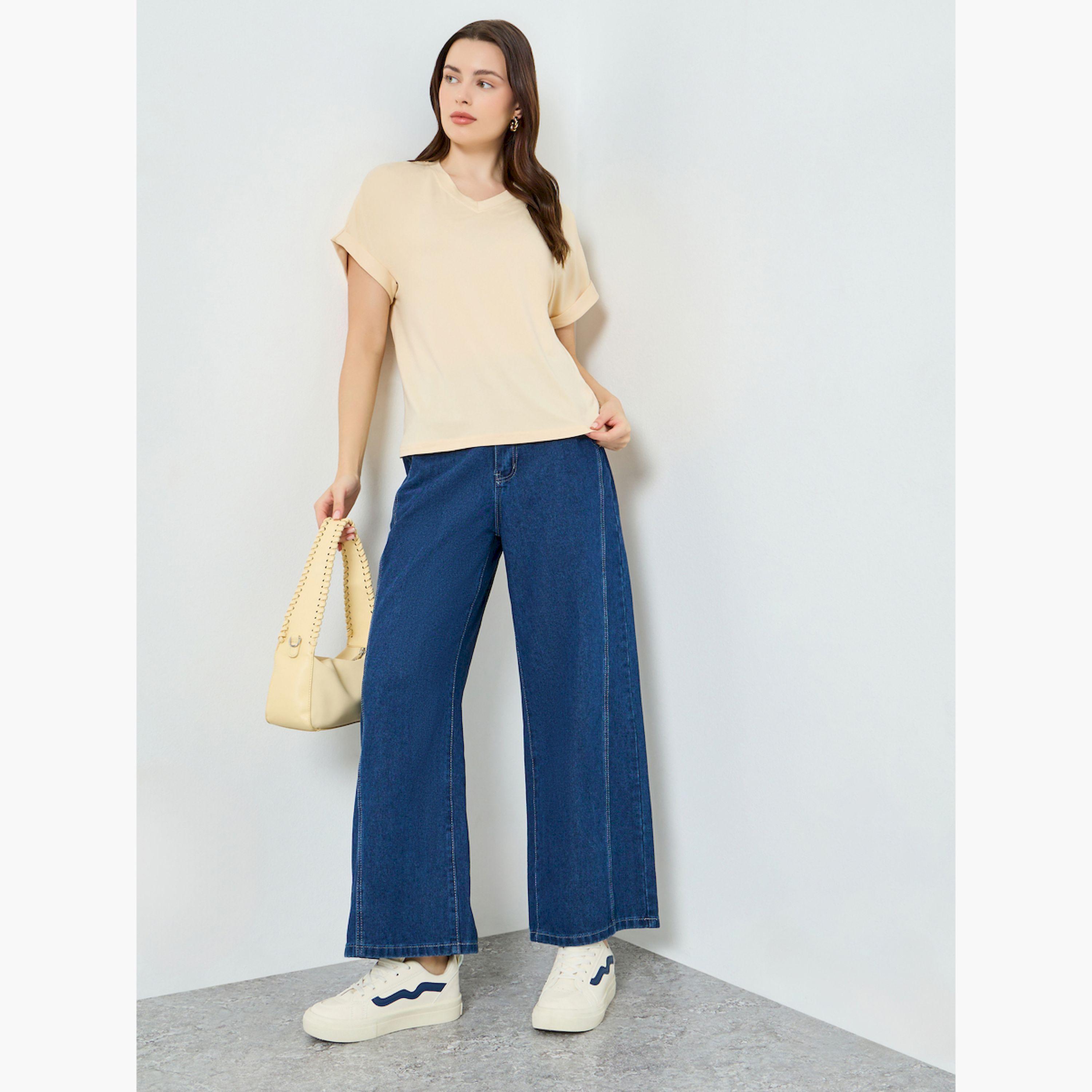 V تيشيرت بأكمام مطوية وياقة-women-clothing-tshirts-image-2