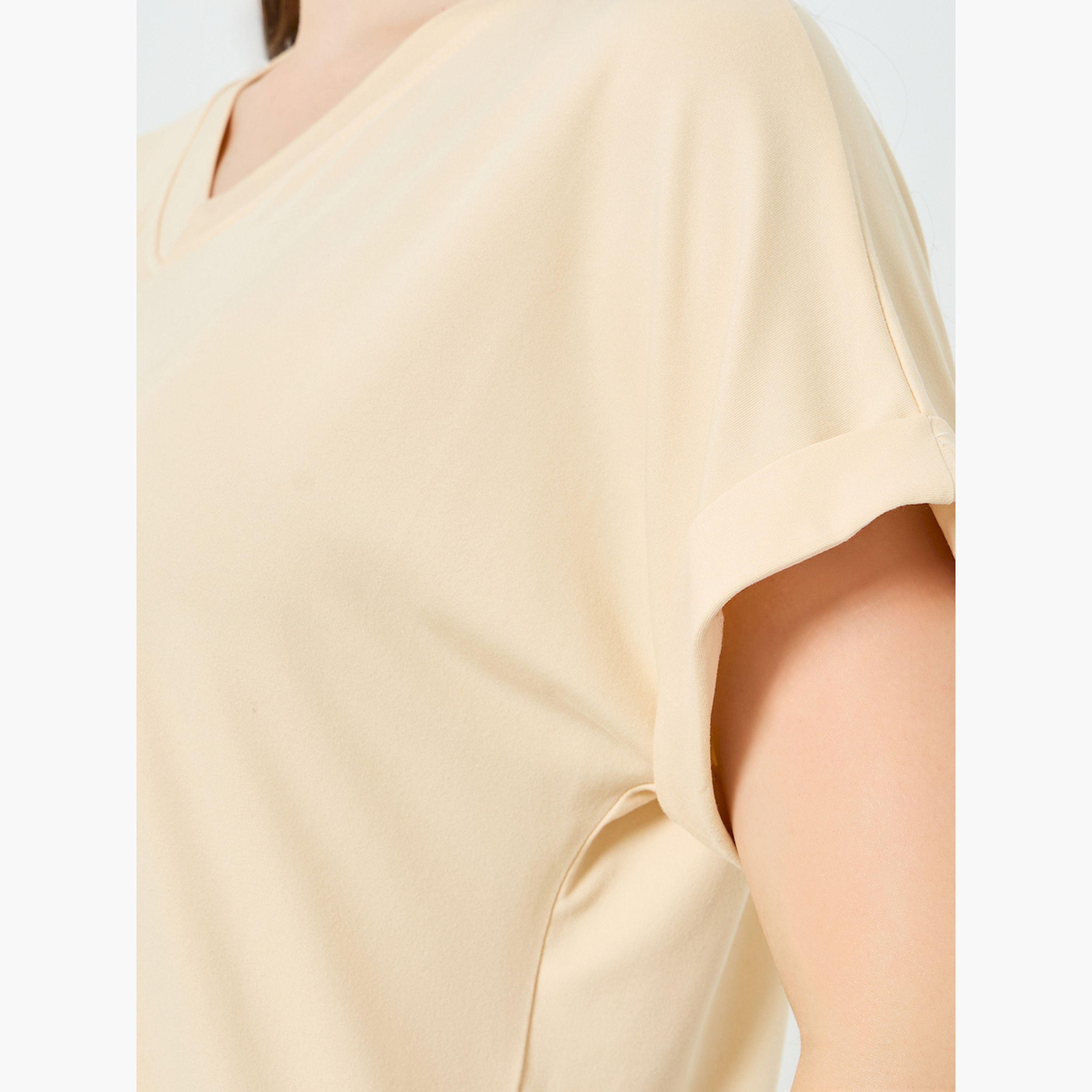V تيشيرت بأكمام مطوية وياقة-women-clothing-tshirts-image-5