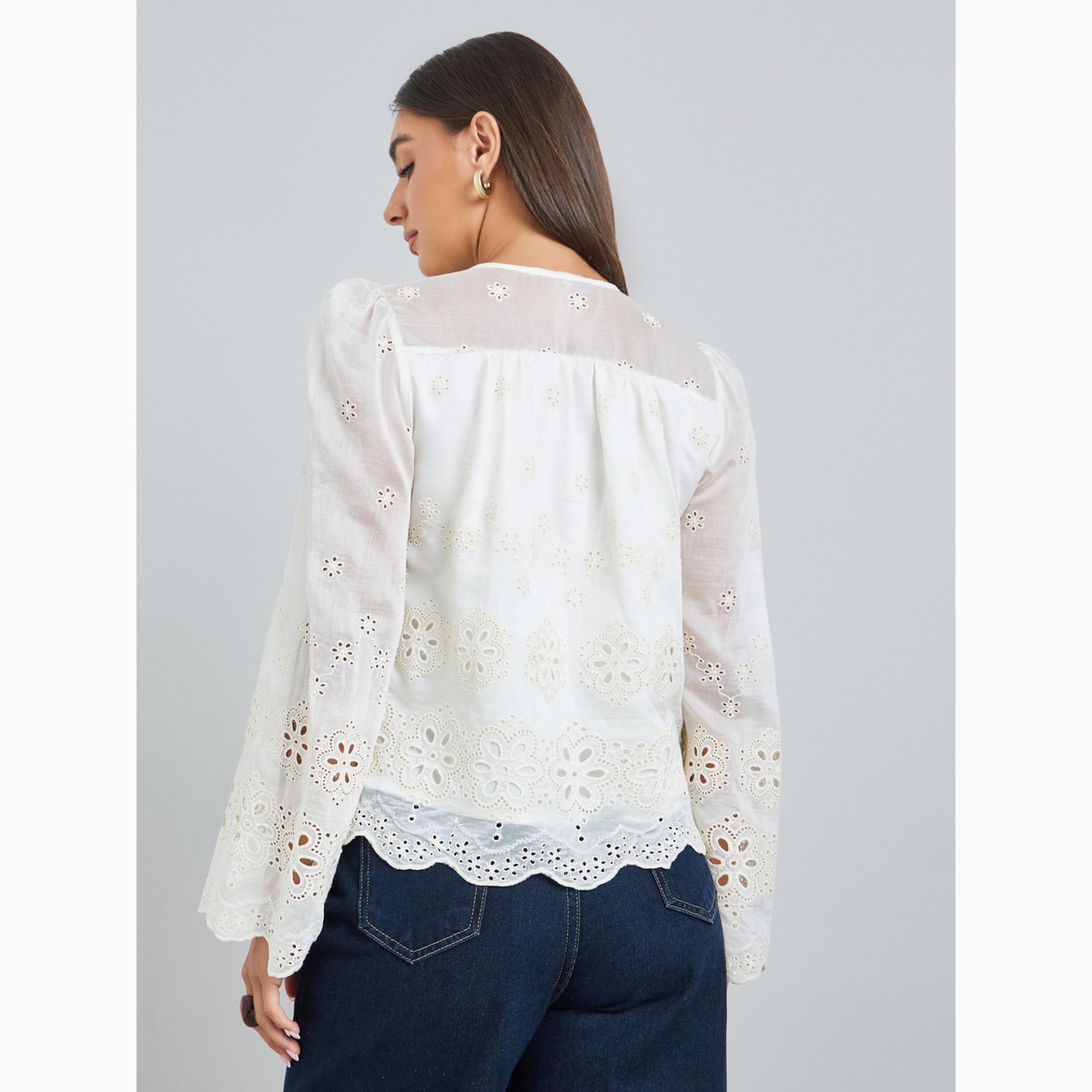 توب أوف وايت بأزرار أمامية وتطريز شيفلي-women-clothing-shirtsandblouses-blouses-image-5