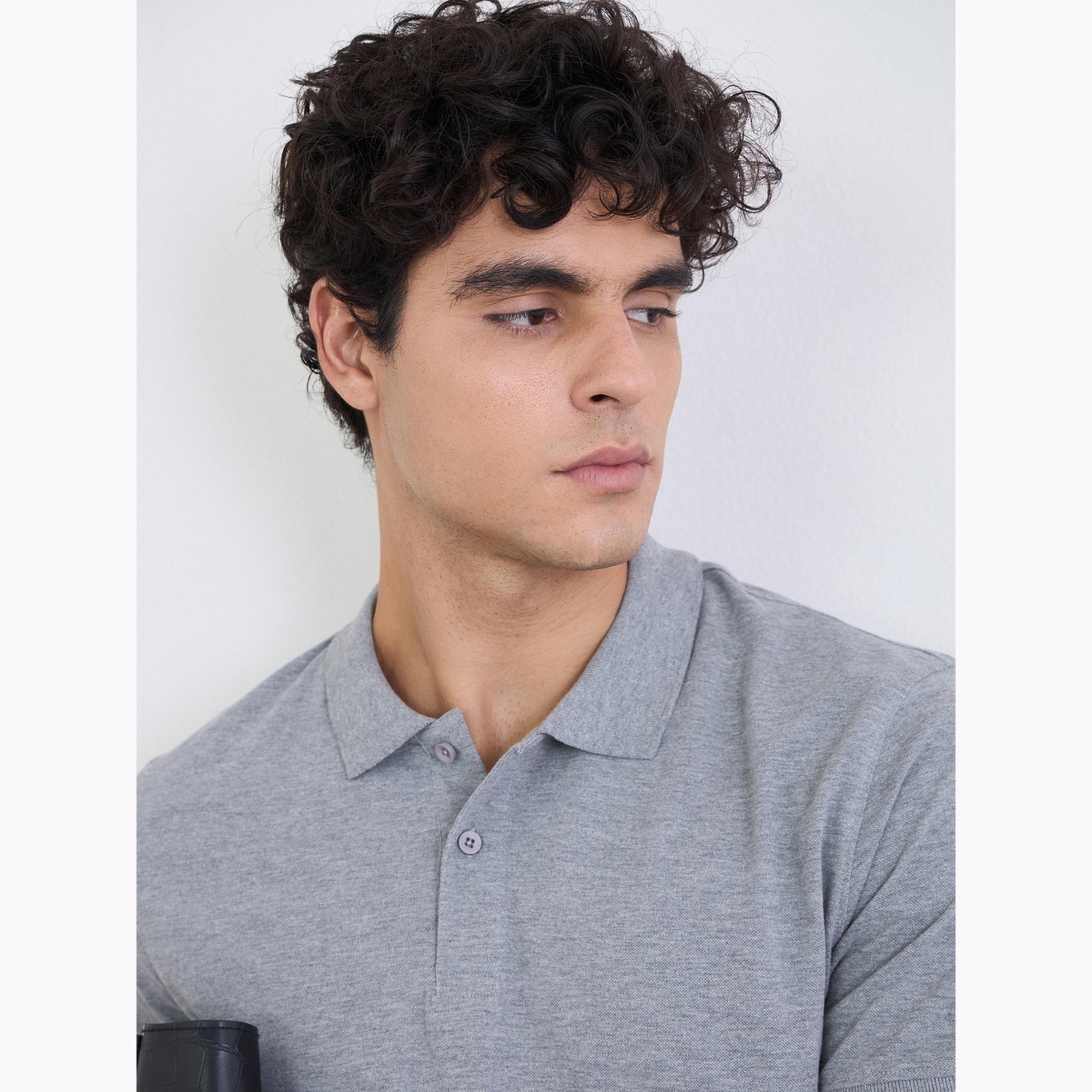 قميص بولو بيكيه سادة وبقصة عادية مع ياقة مضلعة للرجال-men-clothing-tshirtsandpolos-polos-image-4