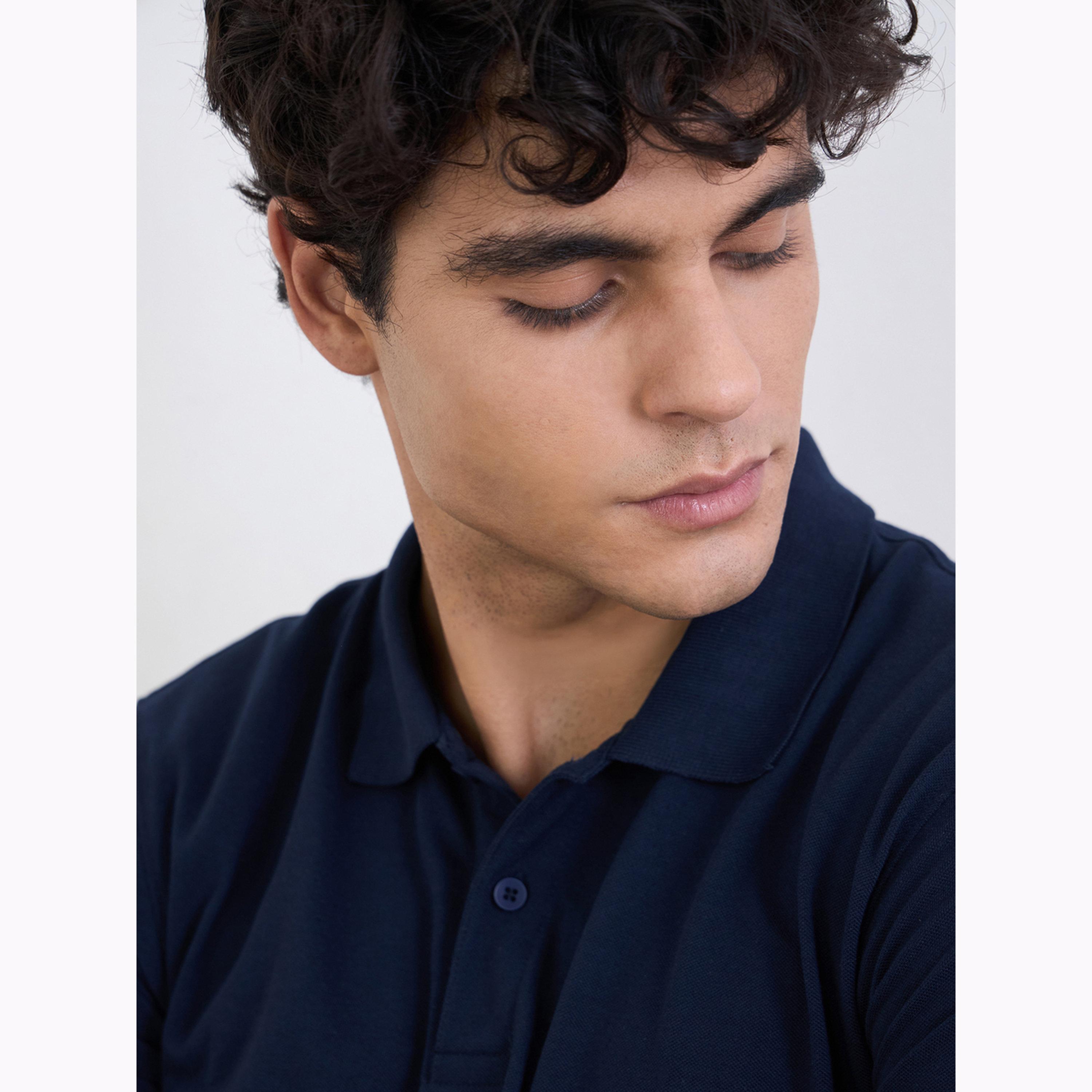قميص بولو بيكيه سادة وبقصة عادية مع ياقة مضلعة للرجال-men-clothing-tshirtsandpolos-polos-image-4