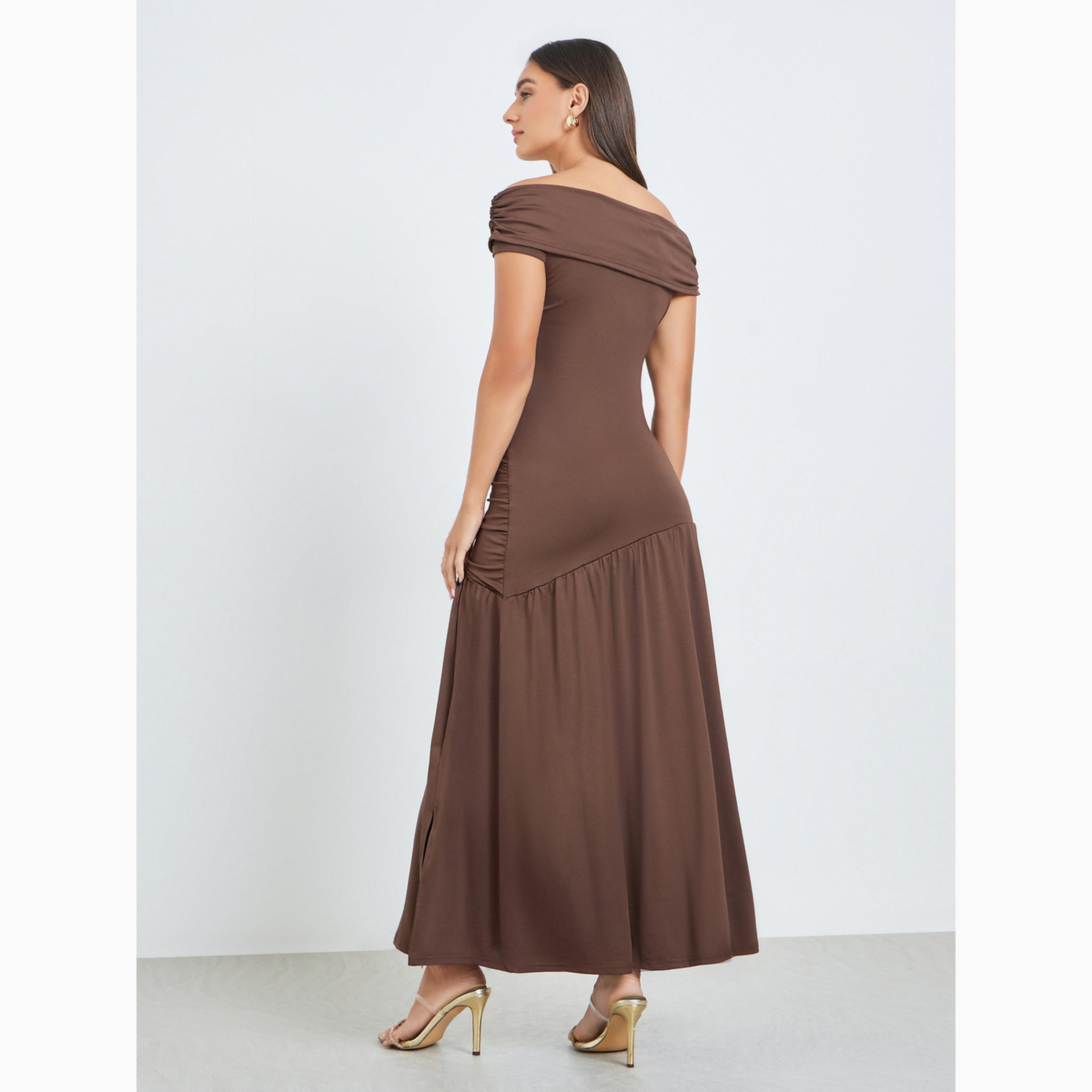 فستان طويل مكشوف الكتفين وتفاصيل مزمومة-women-clothing-dresses-image-5