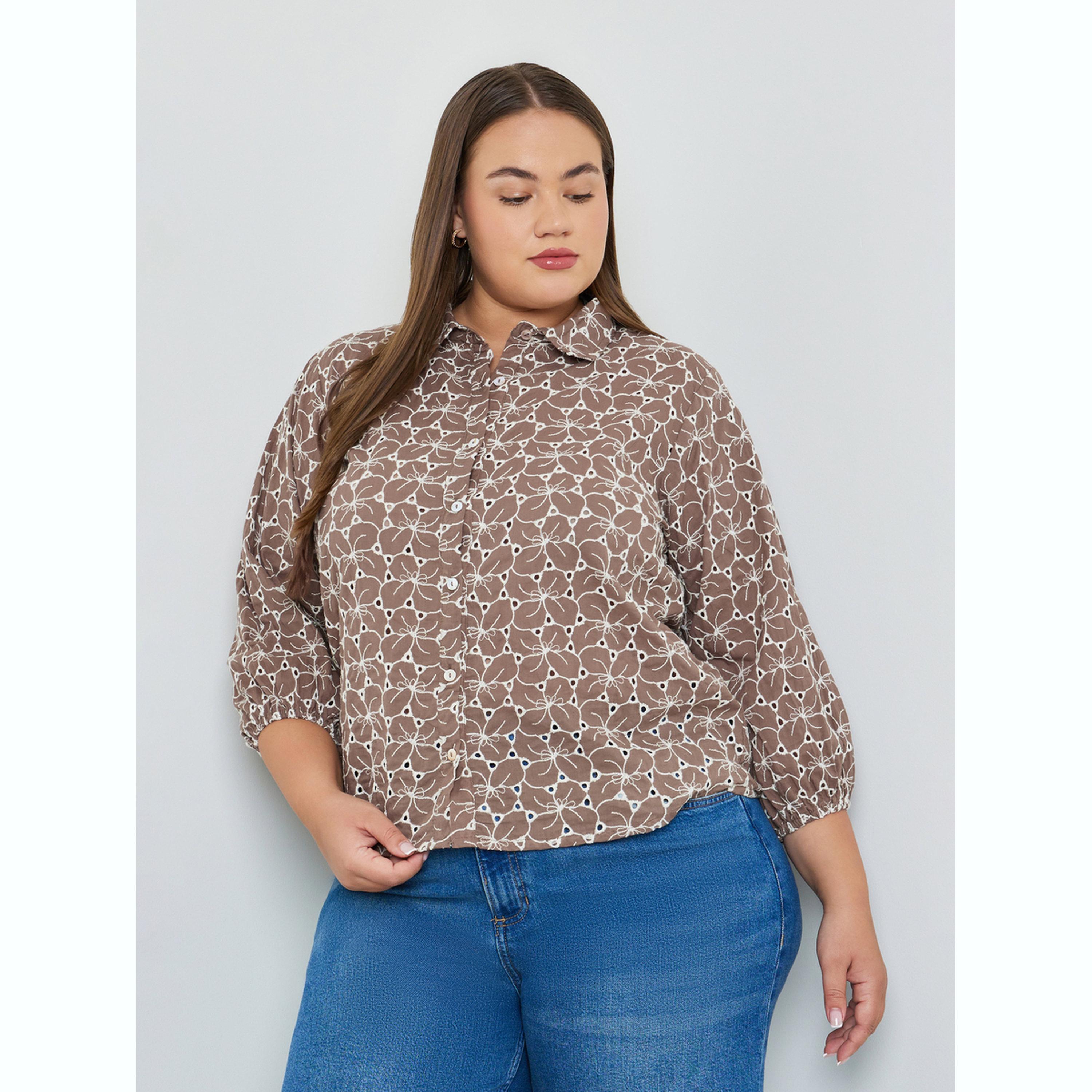 قميص مطرز بأكمام 3/4 وتفاصيل مخرمة بمقاس كبير-women-clothing-shirtsandblouses-shirts-image-1