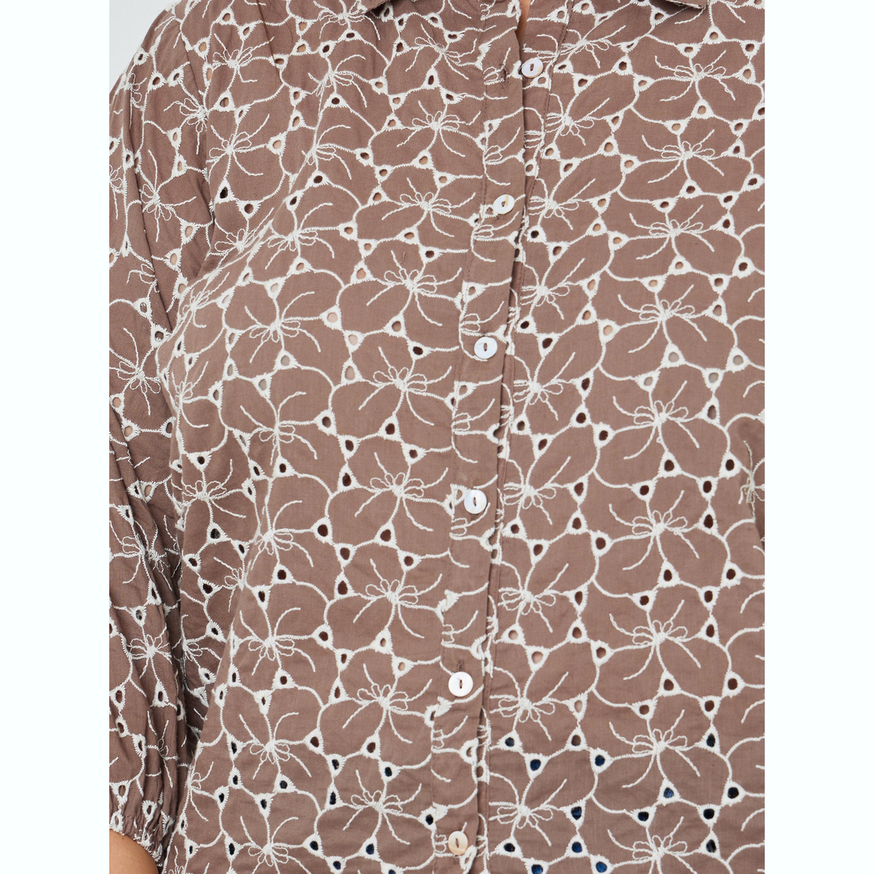 قميص مطرز بأكمام 3/4 وتفاصيل مخرمة بمقاس كبير-women-clothing-shirtsandblouses-shirts-image-4