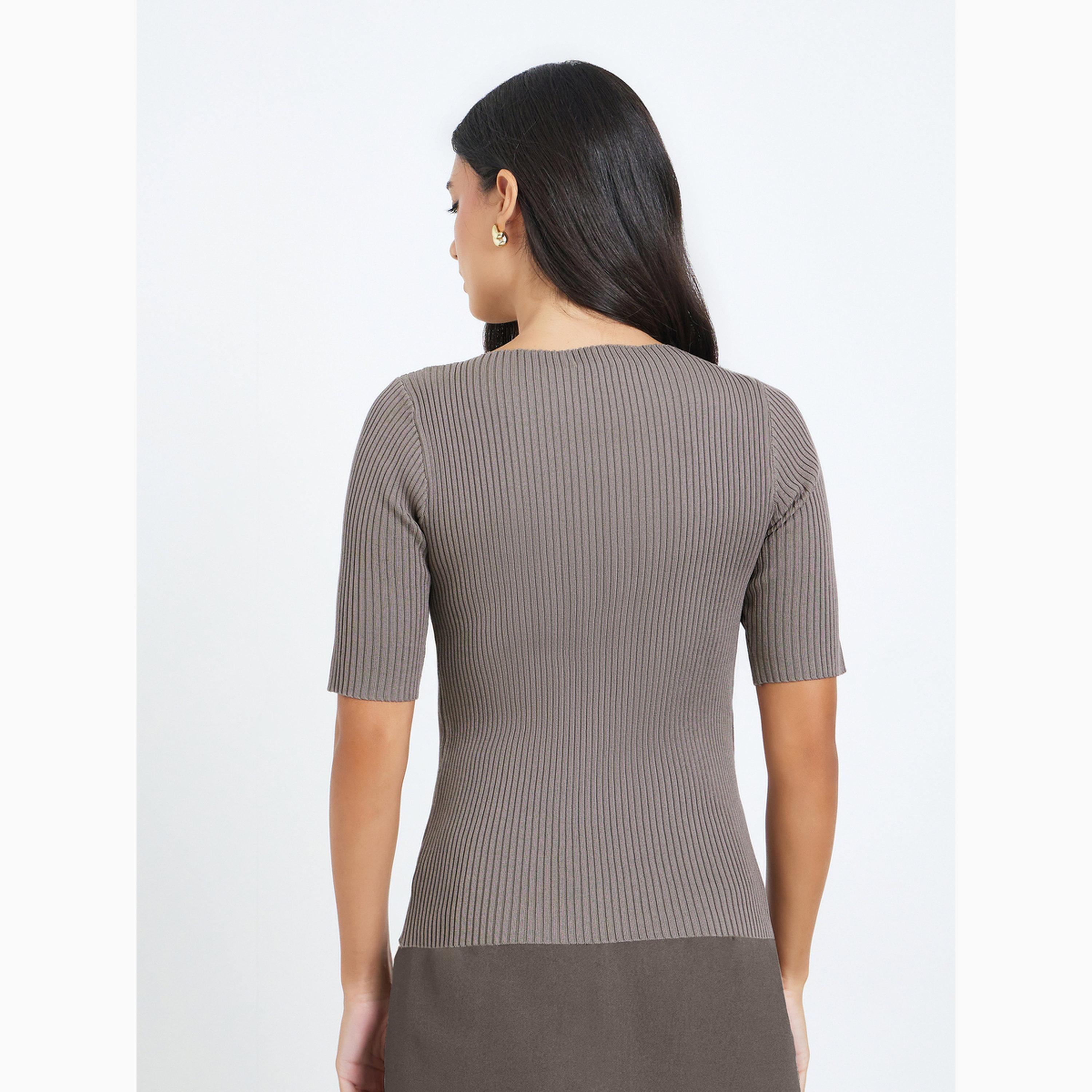 توب بني سادة بحياكة مسطحة وأكمام قصيرة-women-clothing-tshirts-image-5