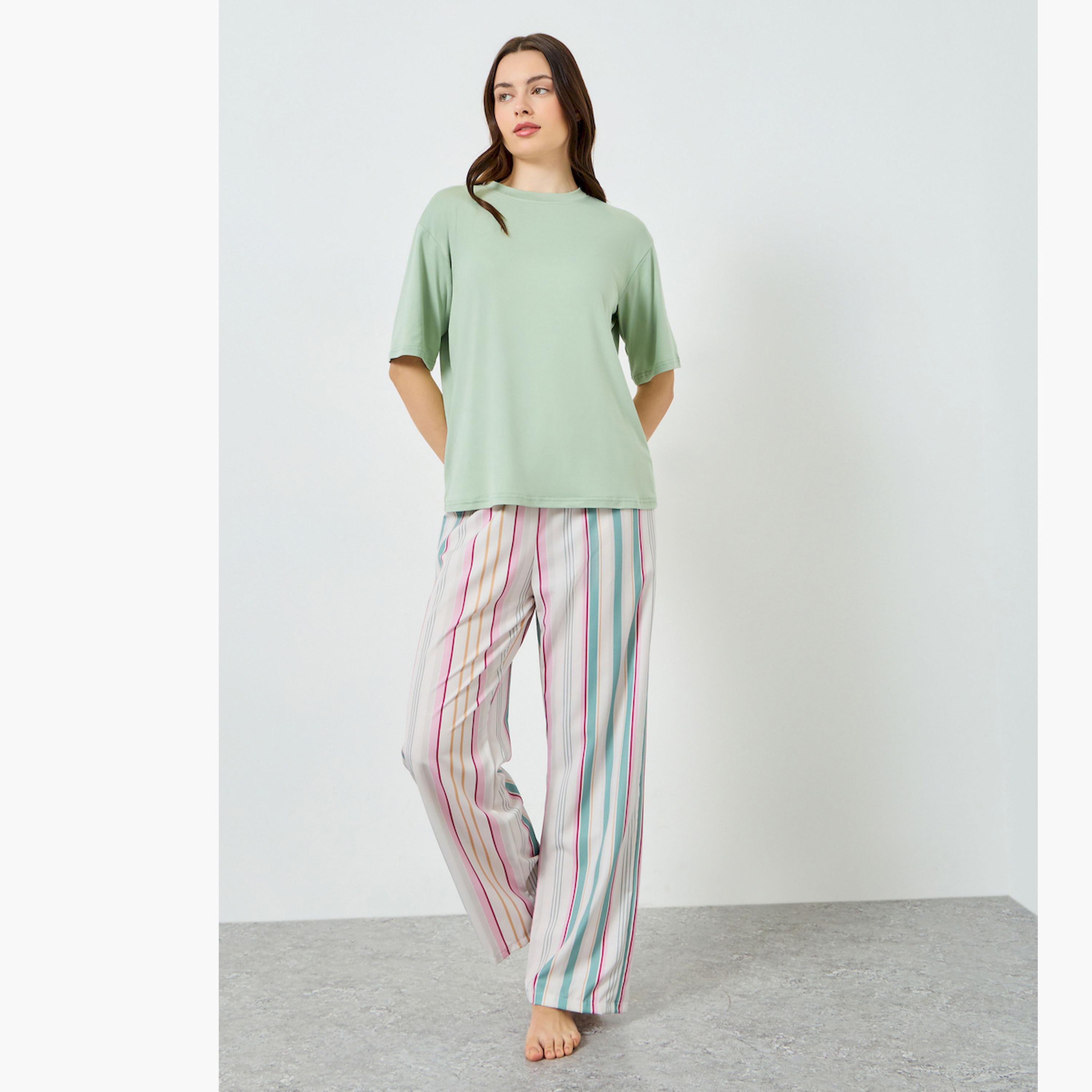 مجموعة من بيجاما مخططة وتيشيرت بأكمام قصيرة-women-clothing-nightwear-pyjamas-longsets-image-1