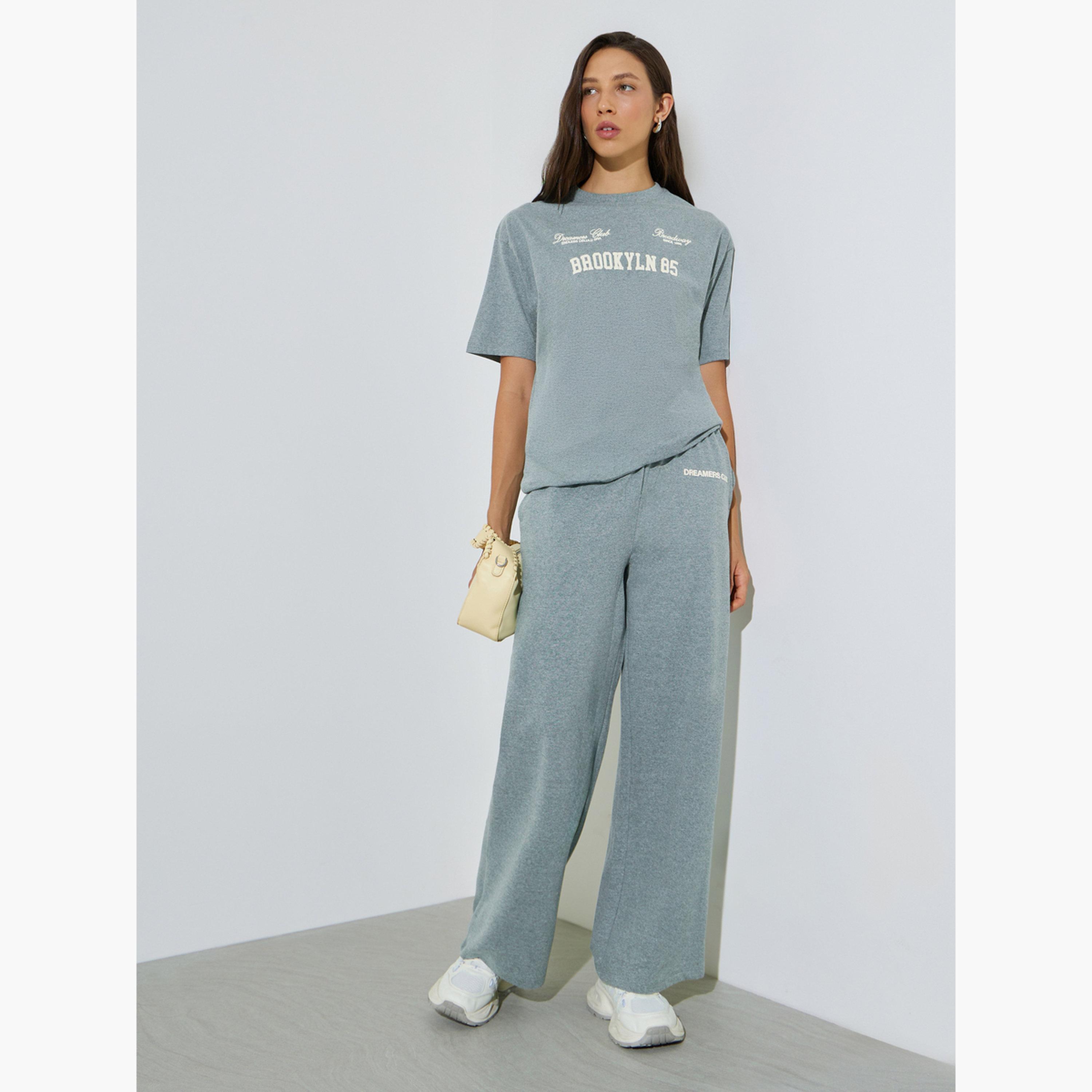 تيشيرت طويل بطبعة بارزة-women-clothing-tshirts-image-2