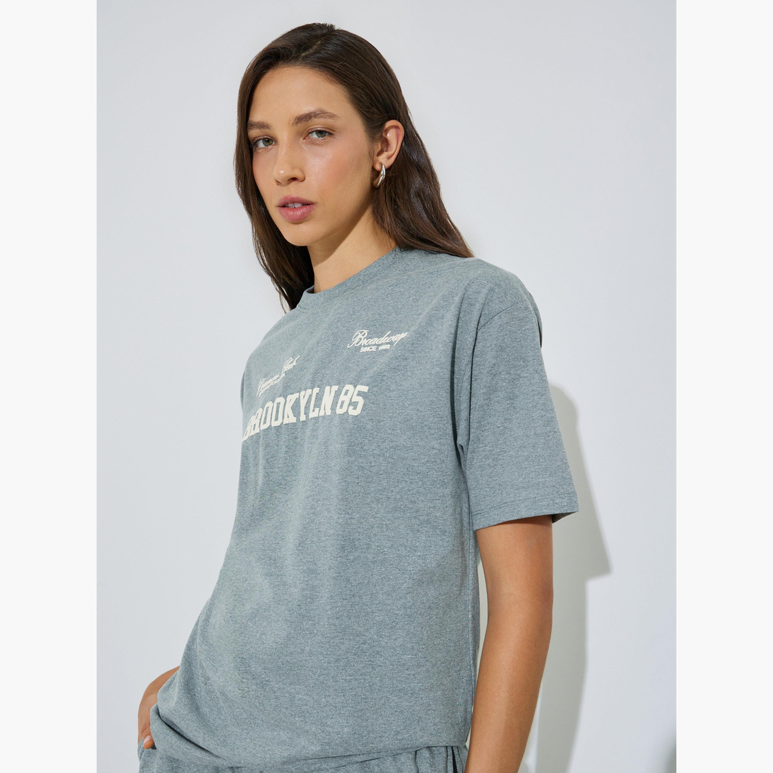 تيشيرت طويل بطبعة بارزة-women-clothing-tshirts-image-3