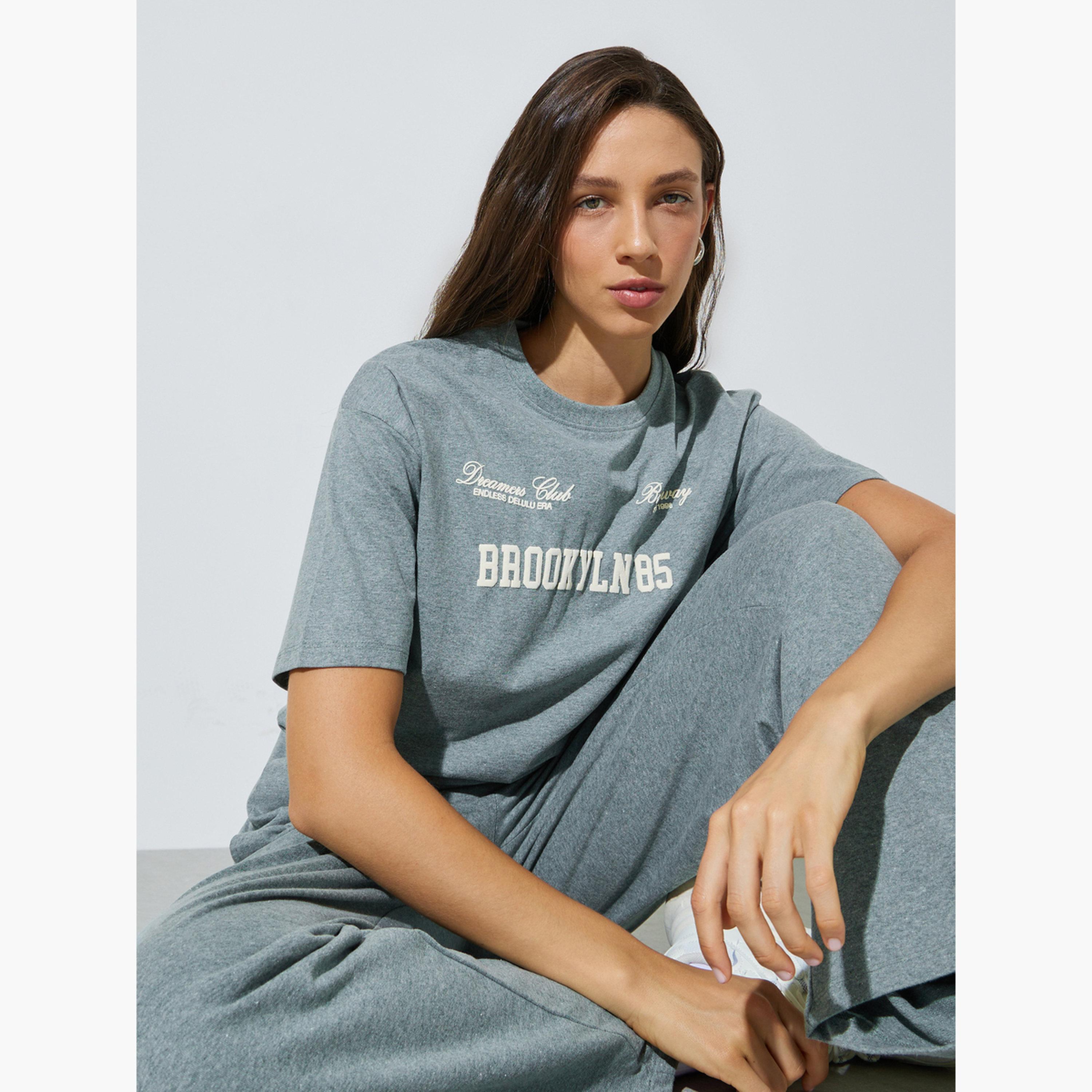 تيشيرت طويل بطبعة بارزة-women-clothing-tshirts-image-4