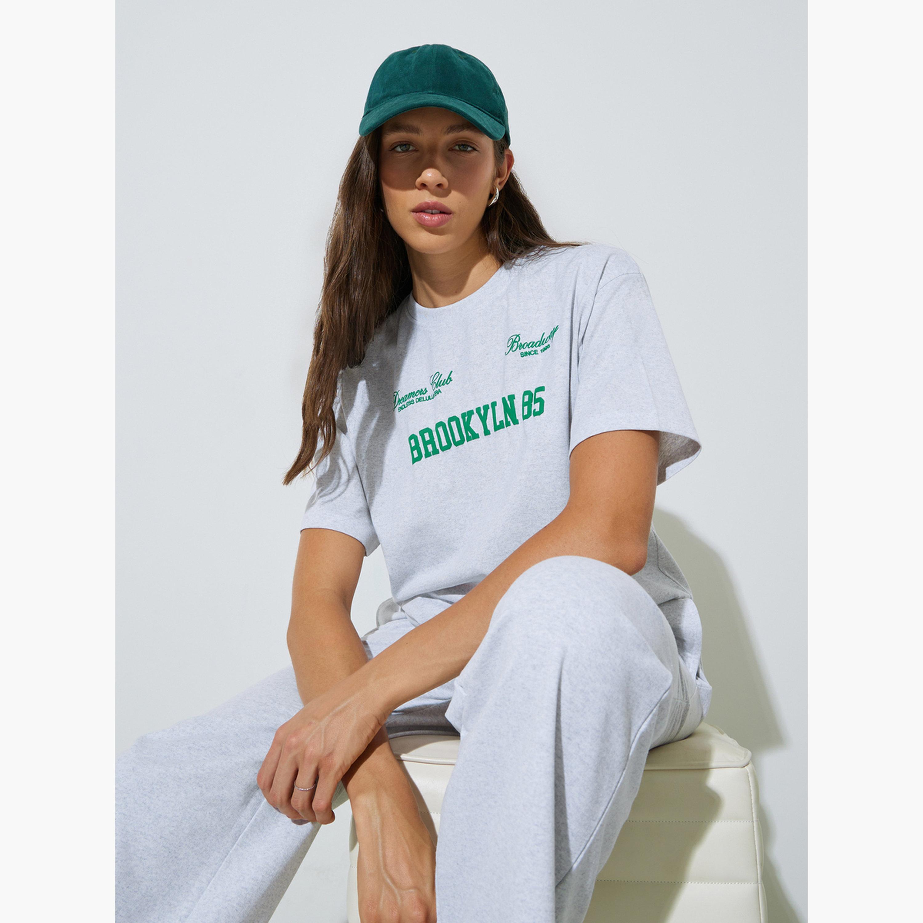 تيشيرت طويل بطبعة بارزة-women-clothing-tshirts-image-3