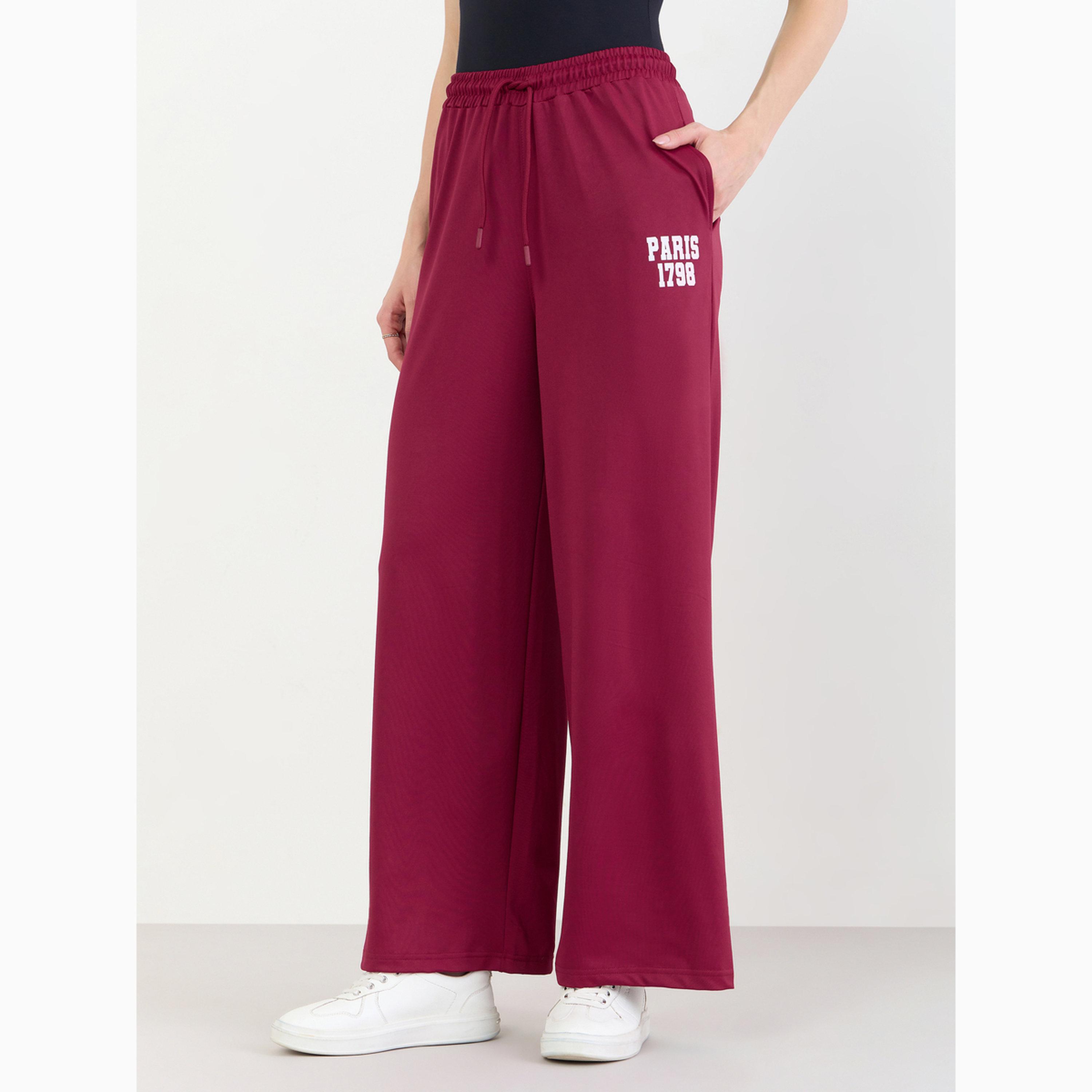 جوغر بأرجل واسعة وطبعة نصية-women-clothing-bottoms-joggers-image-1