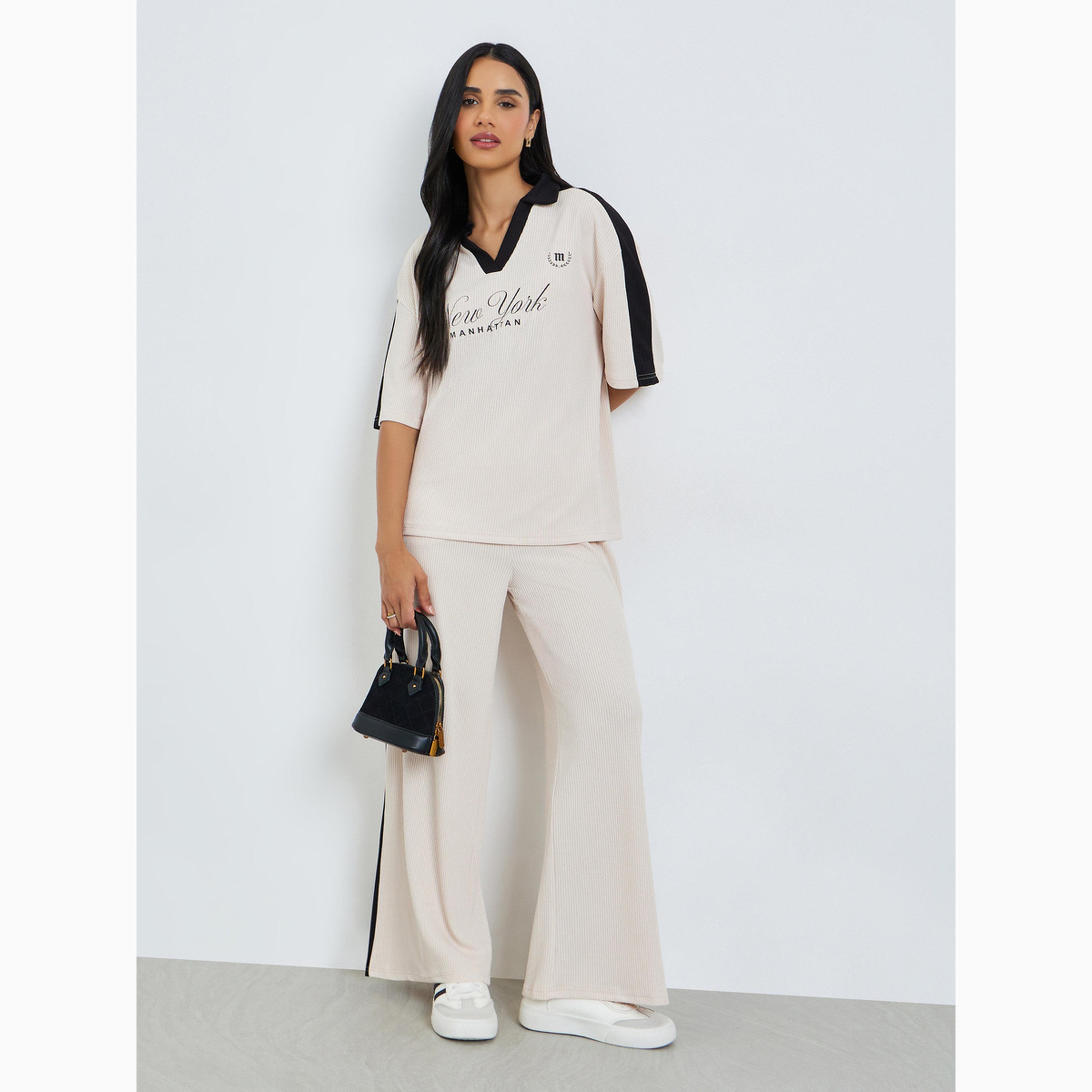 تيشيرت بولو بيج بياقة وطبعة شعار وقصة واسعة-women-clothing-tshirts-image-2