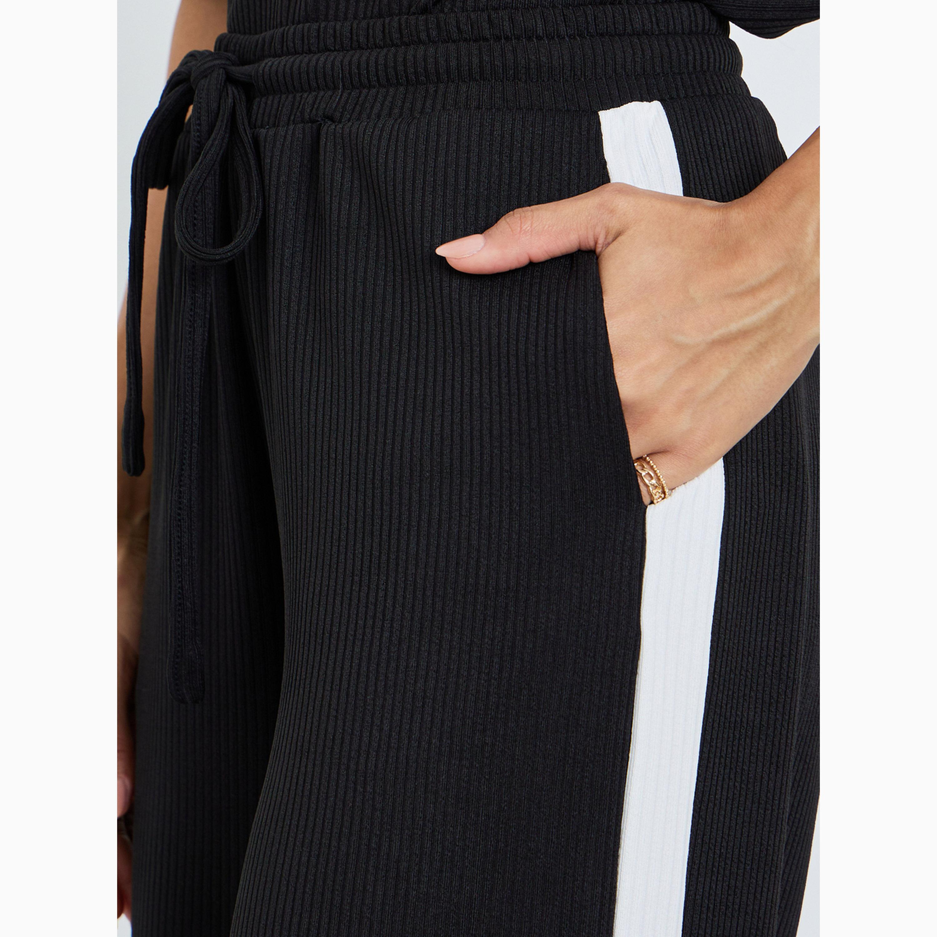 جوغر بأرجل واسعة مع خط جانبي أسود-women-clothing-bottoms-joggers-image-3