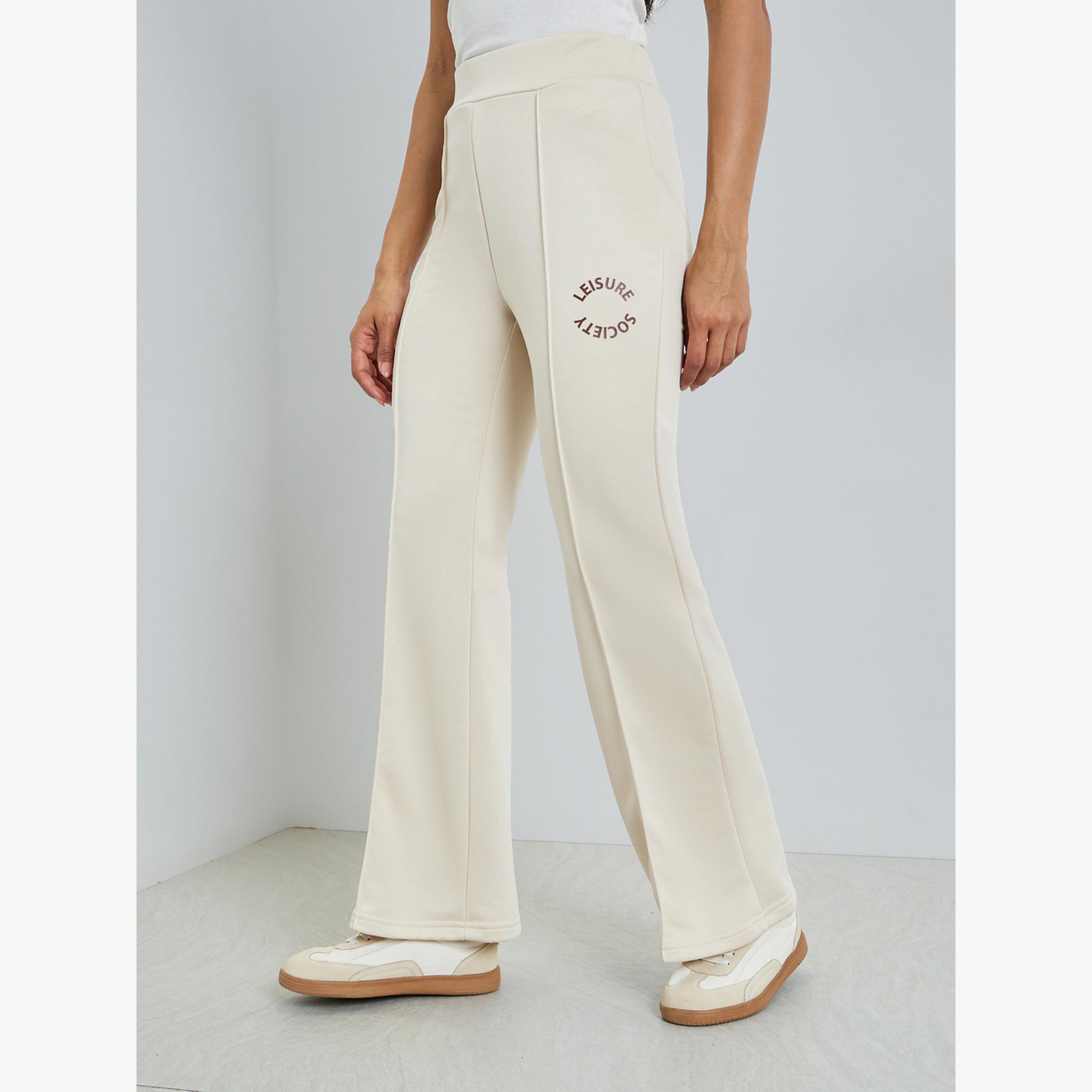 جوغر بأرجل واسعة وتفاصيل درزات مع طبعة شعار-women-clothing-bottoms-joggers-image-1