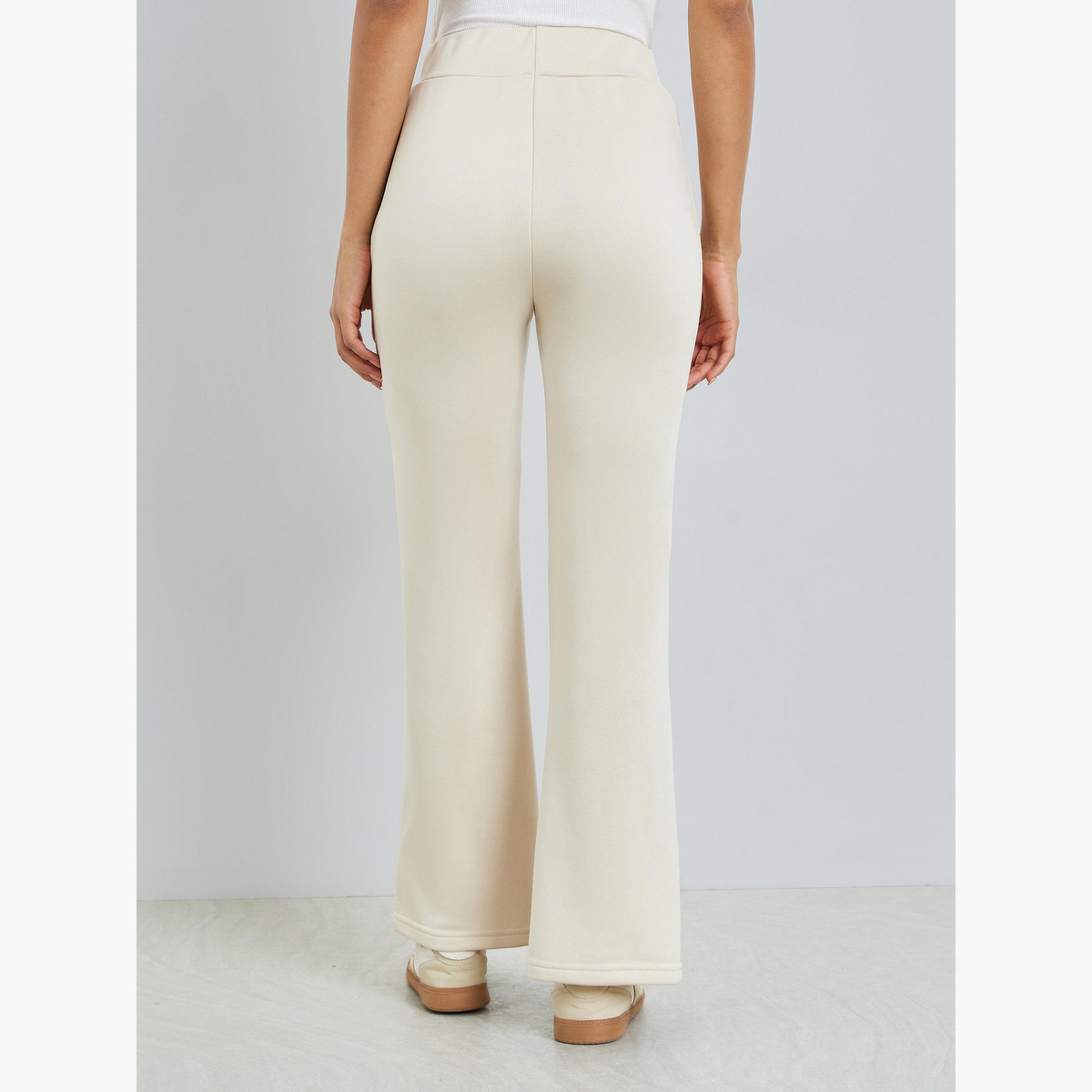جوغر بأرجل واسعة وتفاصيل درزات مع طبعة شعار-women-clothing-bottoms-joggers-image-4