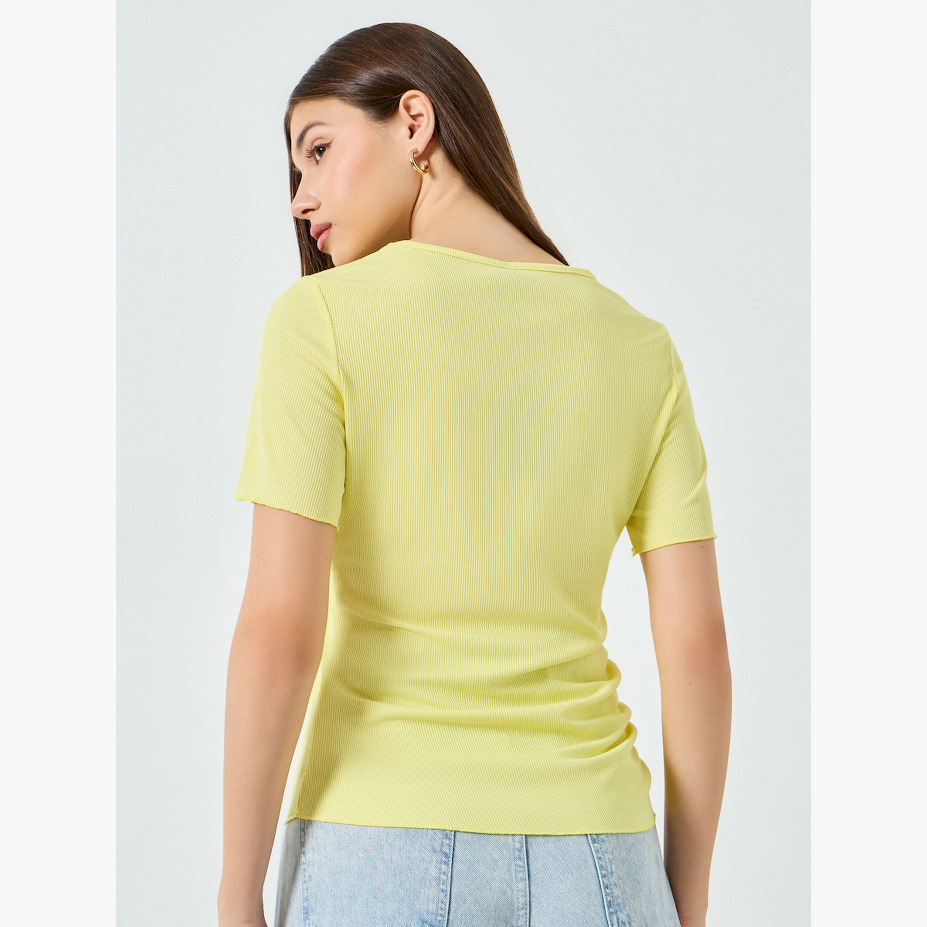 تيشيرت مضلع بتفاصيل مزمومة-women-clothing-tshirts-image-4