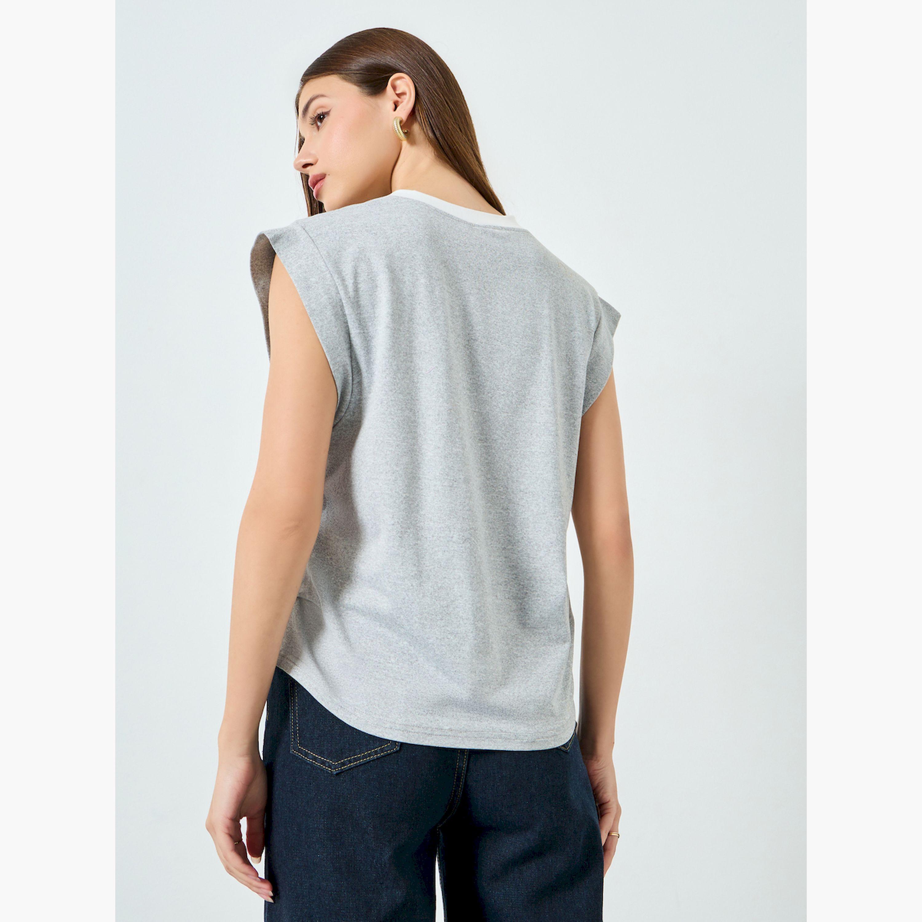 تيشيرت بلا أكمام مع ياقة بتفاصيل مُتباينة-women-clothing-tshirts-image-4