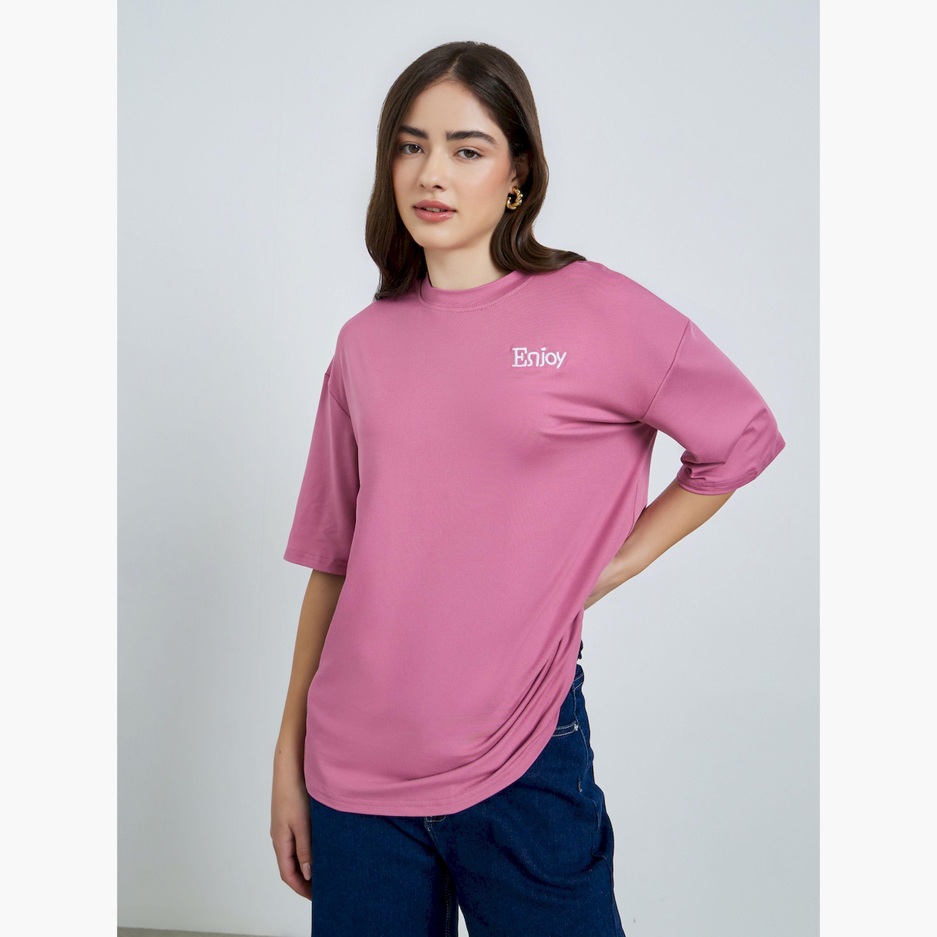 تيشيرت واسع بكتابة مُطرّزة-women-clothing-tshirts-image-1