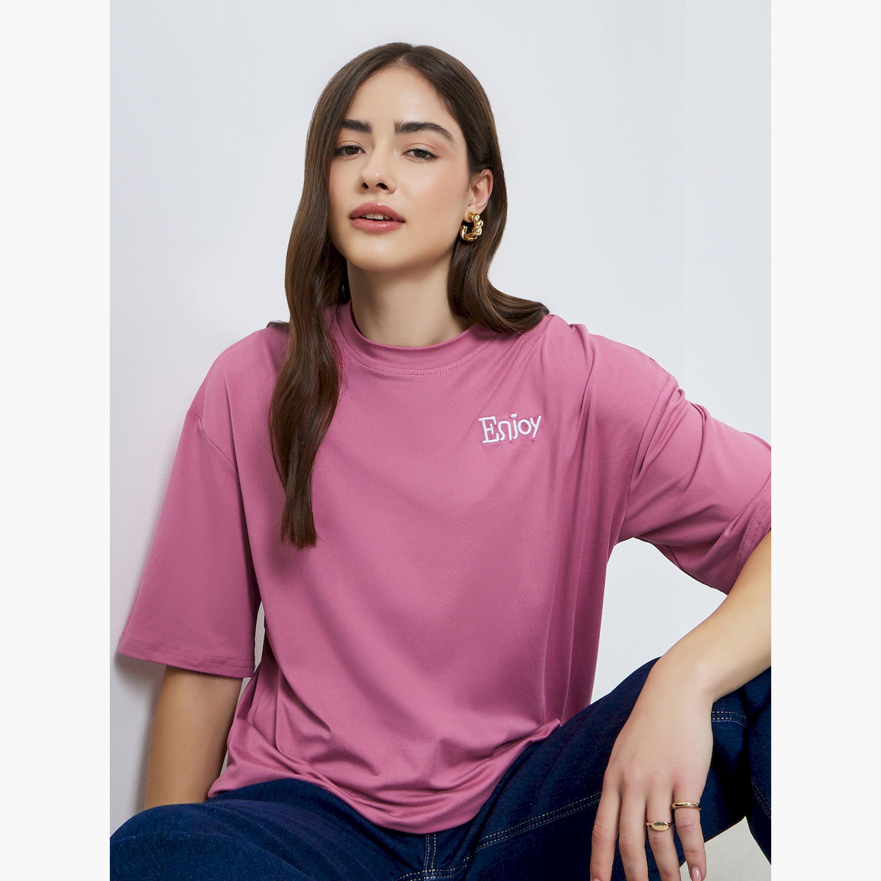 تيشيرت واسع بكتابة مُطرّزة-women-clothing-tshirts-image-3