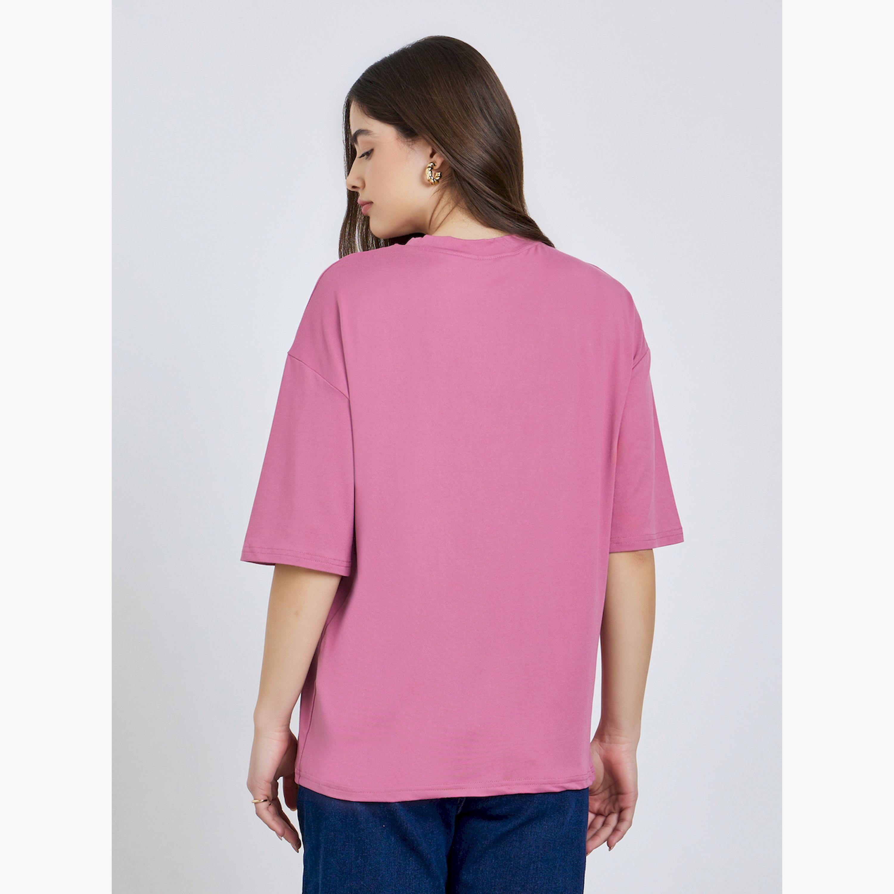 تيشيرت واسع بكتابة مُطرّزة-women-clothing-tshirts-image-4