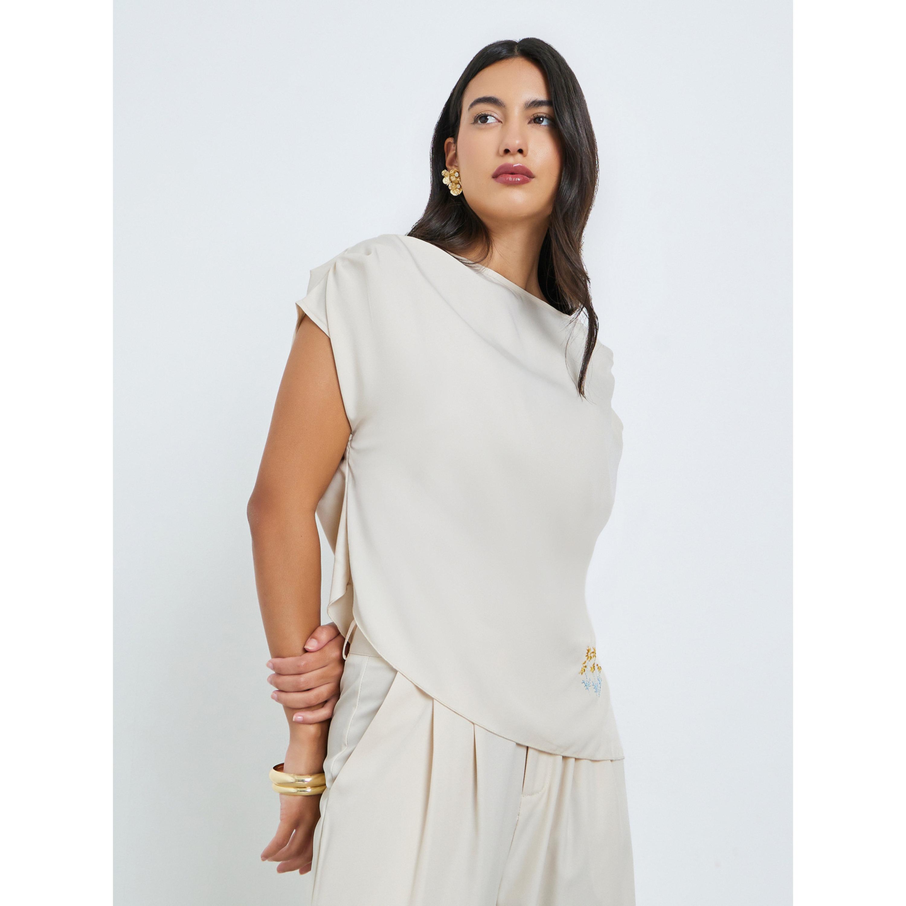 طقم منسق من بنطال بأرجل واسعة وبلوزة مطرزة بأكمام قصيرة-women-clothing-coordsets-image-2