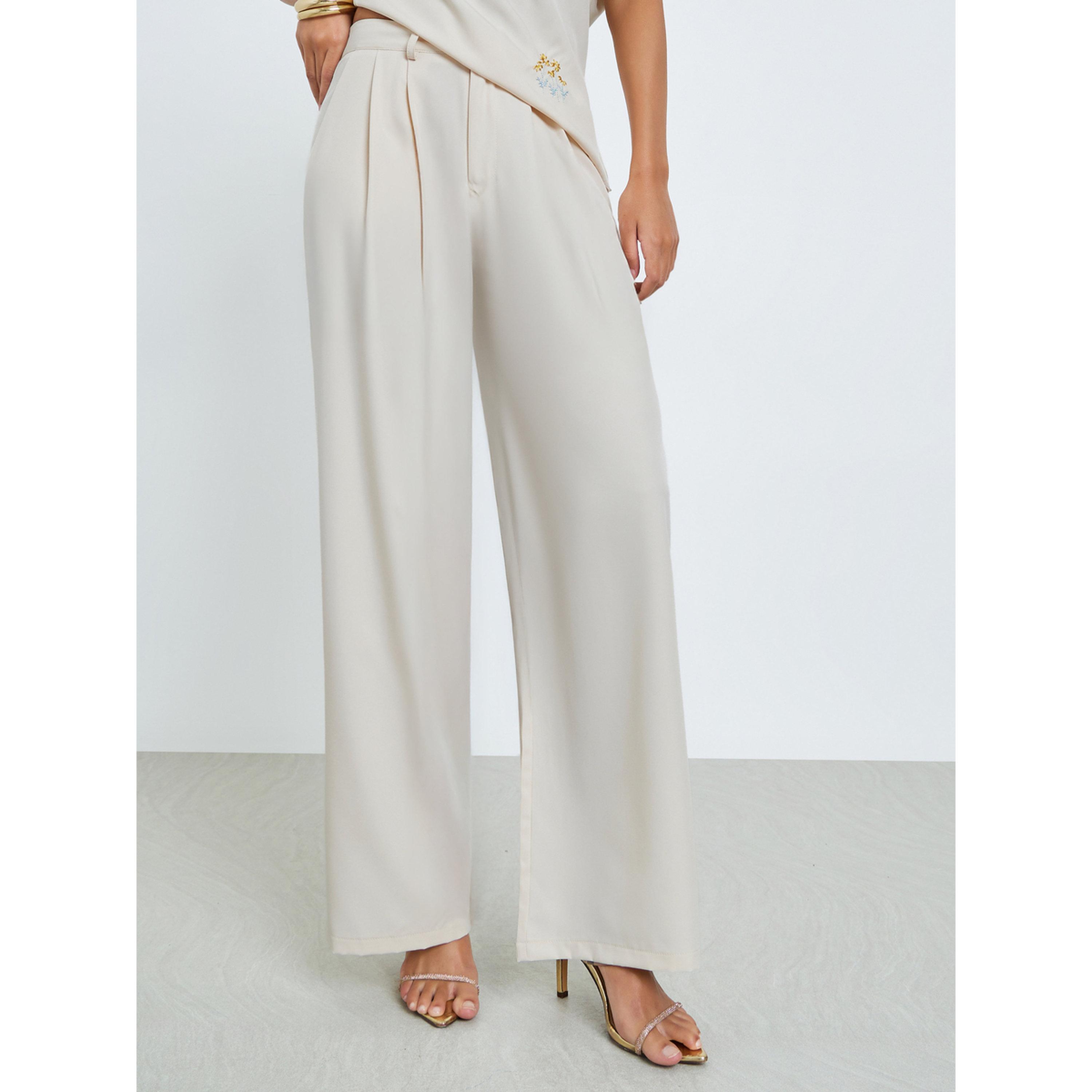 طقم منسق من بنطال بأرجل واسعة وبلوزة مطرزة بأكمام قصيرة-women-clothing-coordsets-image-4