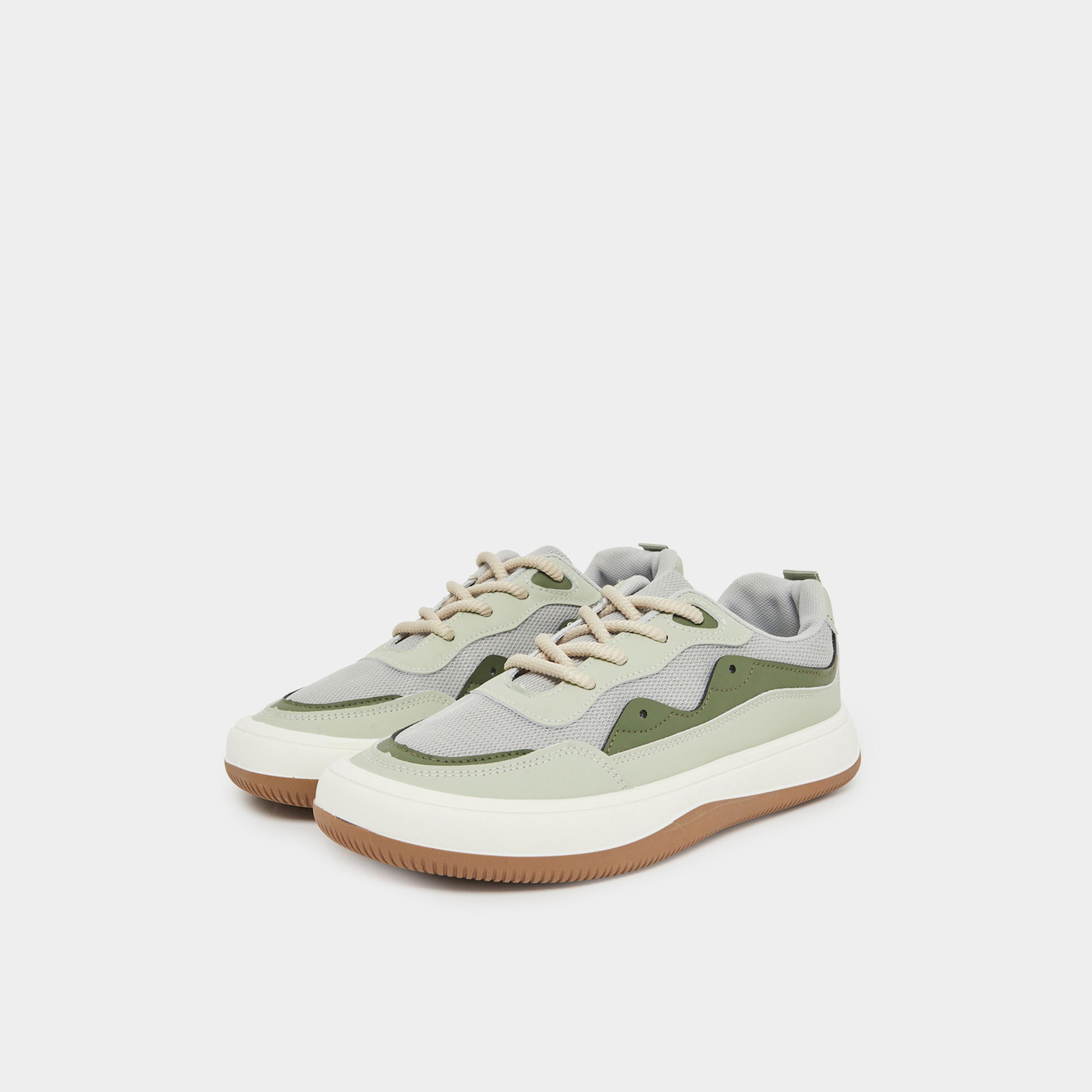حذاء سنيكرز بنمط كتل الالوان مع رباط غلق-sports-men-shoes-image-1