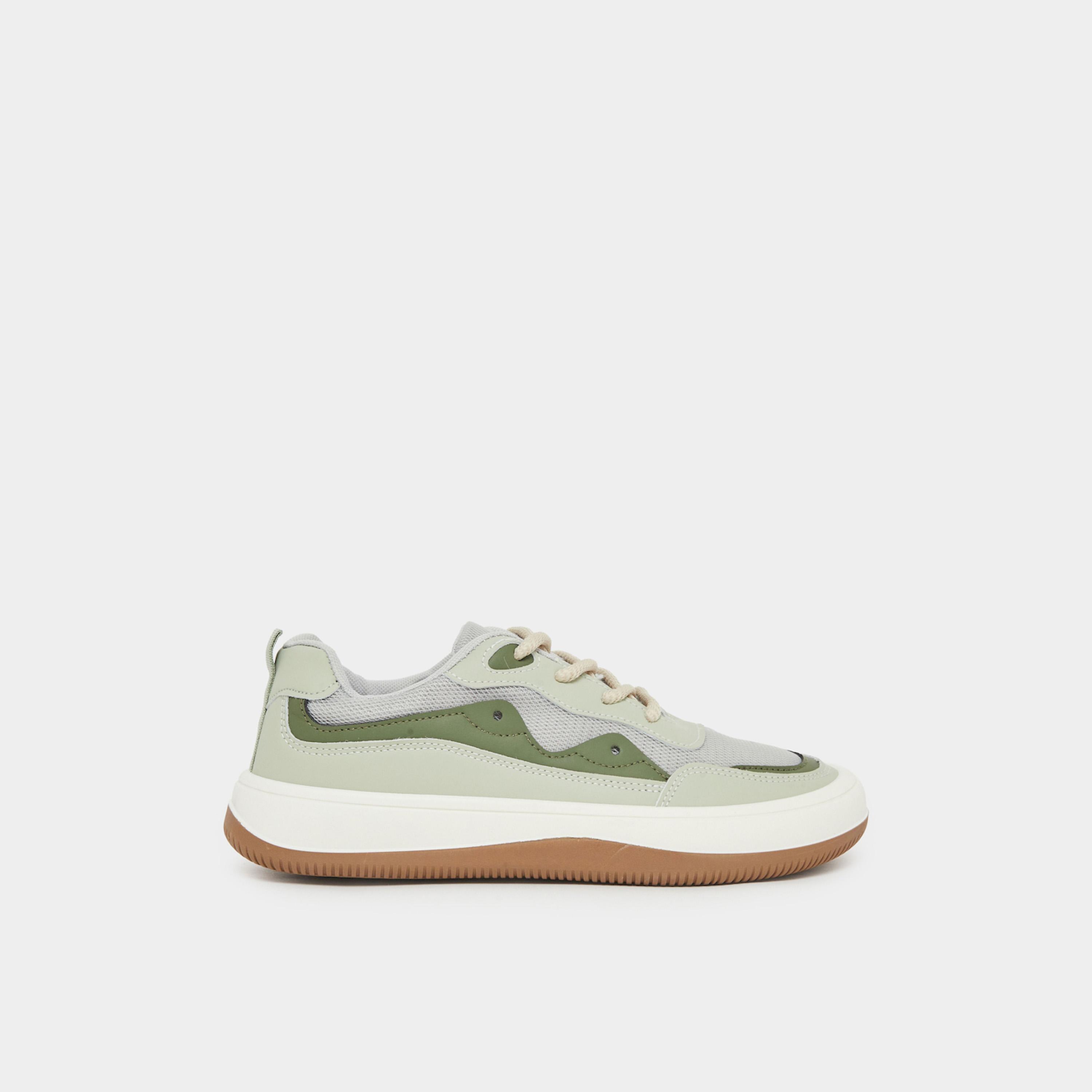 حذاء سنيكرز بنمط كتل الالوان مع رباط غلق-sports-men-shoes-image-2