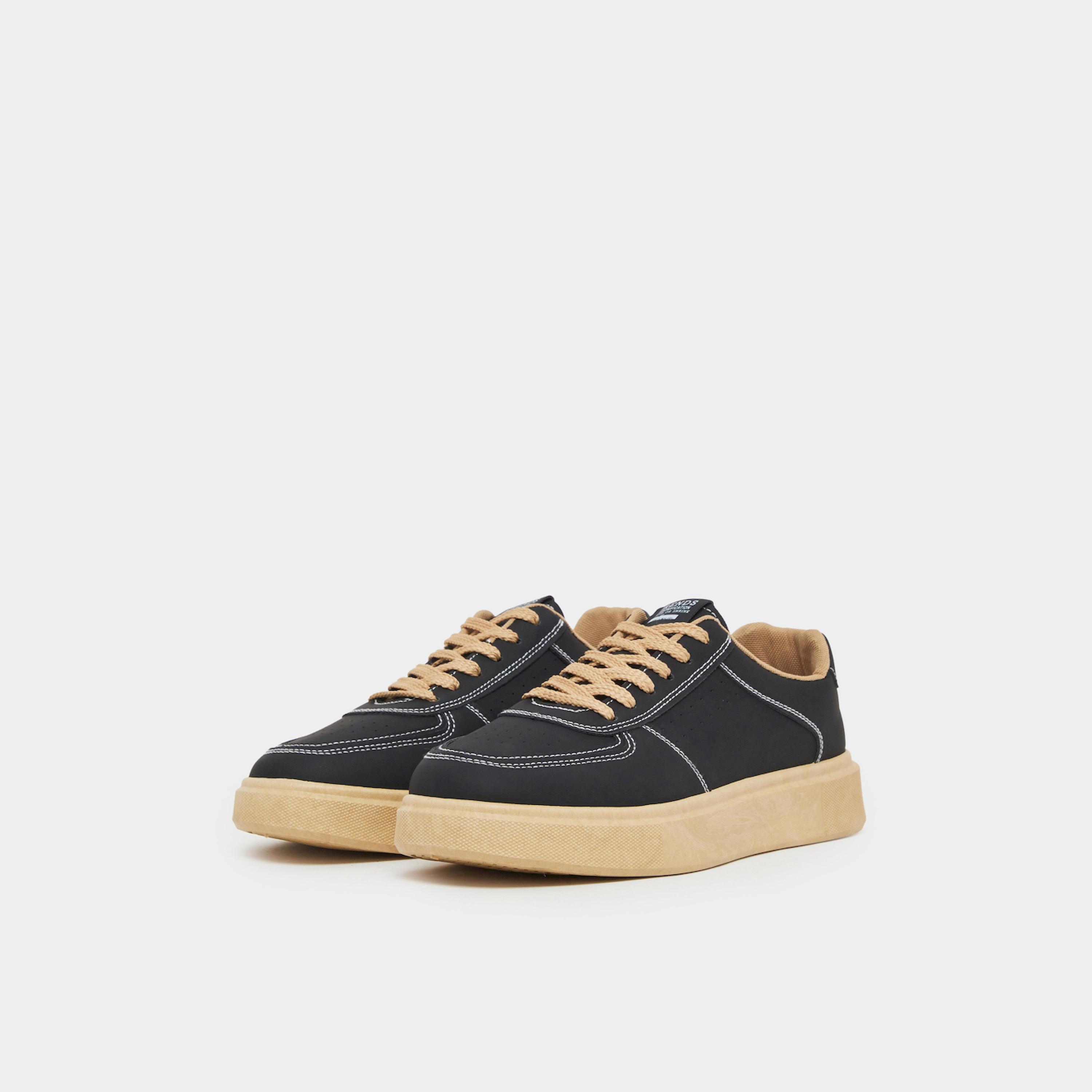 حذاء سنيكرز كلاسيك كورت برباط غلق-men-shoes-sneakers-image-1
