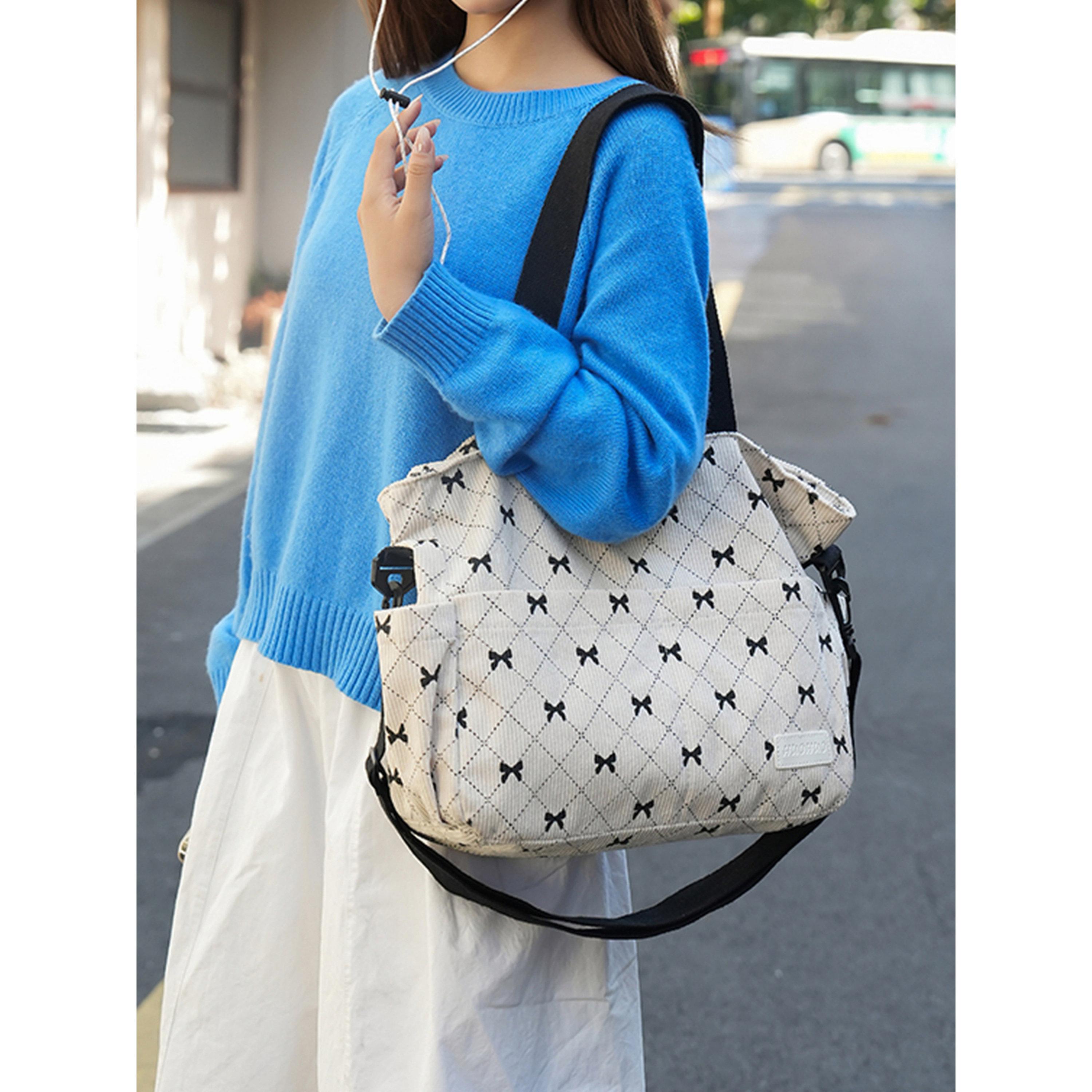 شنطة كتف بحزام مزدوج ونقشة فيونكة-women-bagsandwallets-handbags-image-1