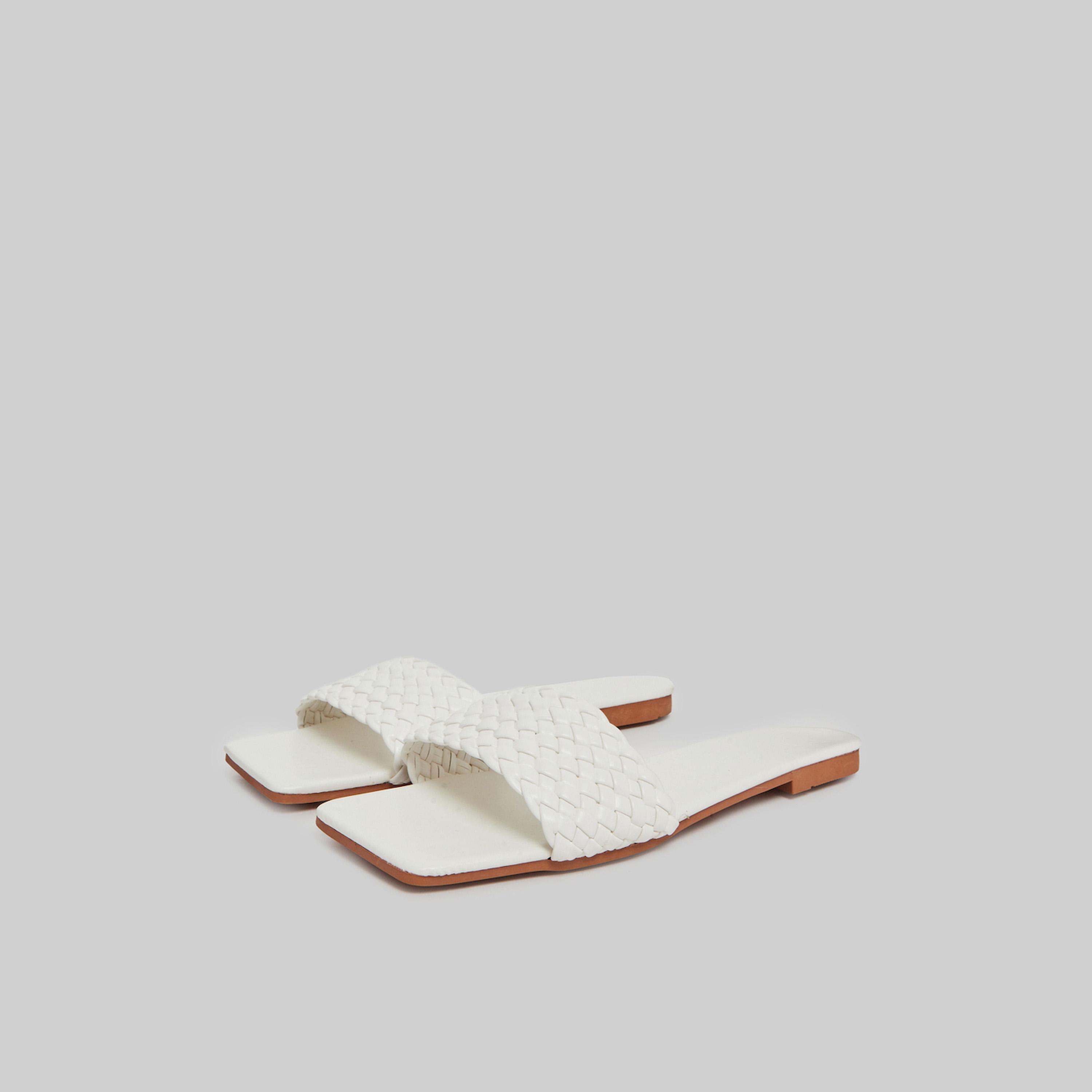 تيك تو × ستايلي - صندل مسطح أبيض مضفر سهل الارتداء-women-shoes-sandals-flats-image-1