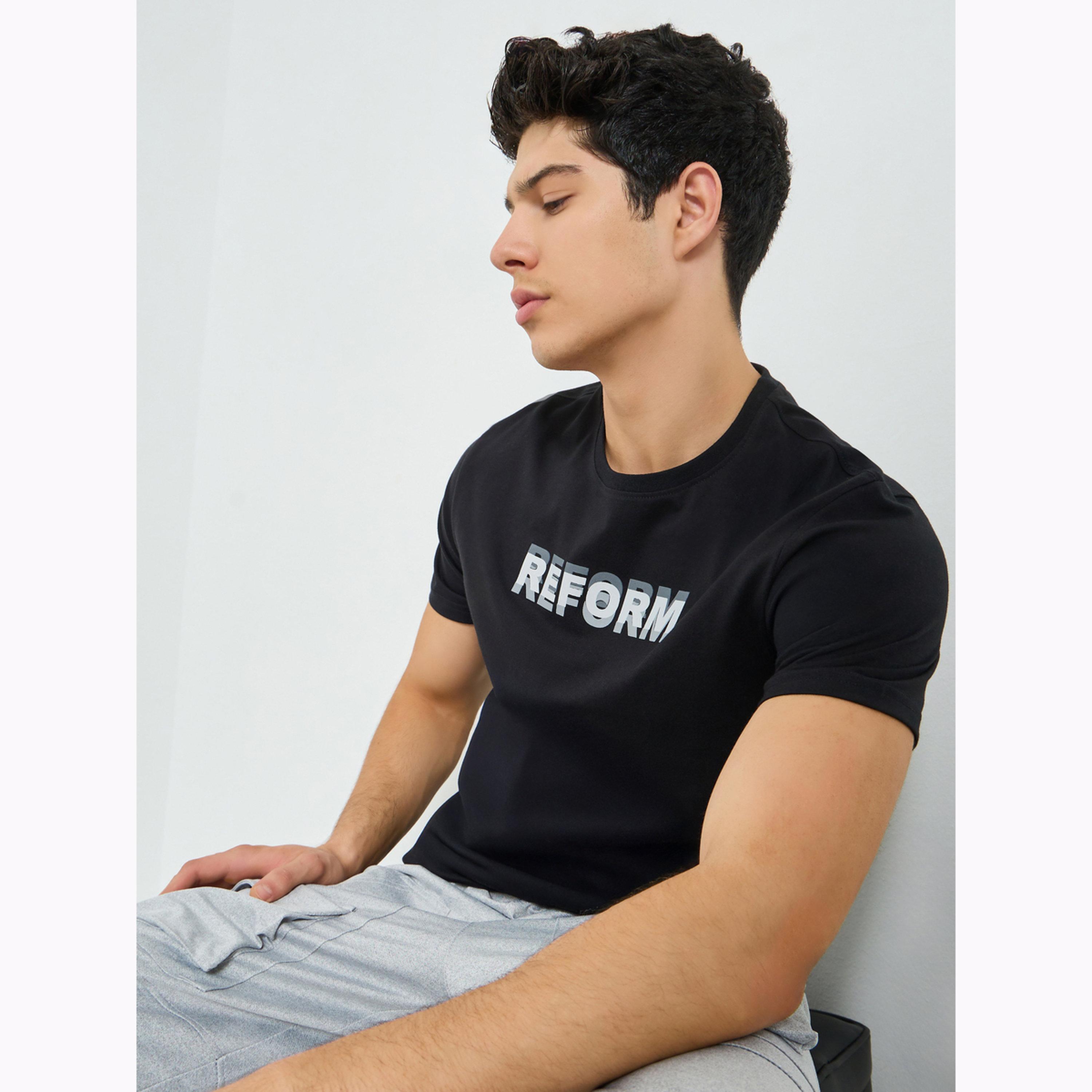 تيشيرت بياقة دائرية وطبعة غرافيك رجالي لون أسود-men-clothing-tshirtsandpolos-tshirts-image-3