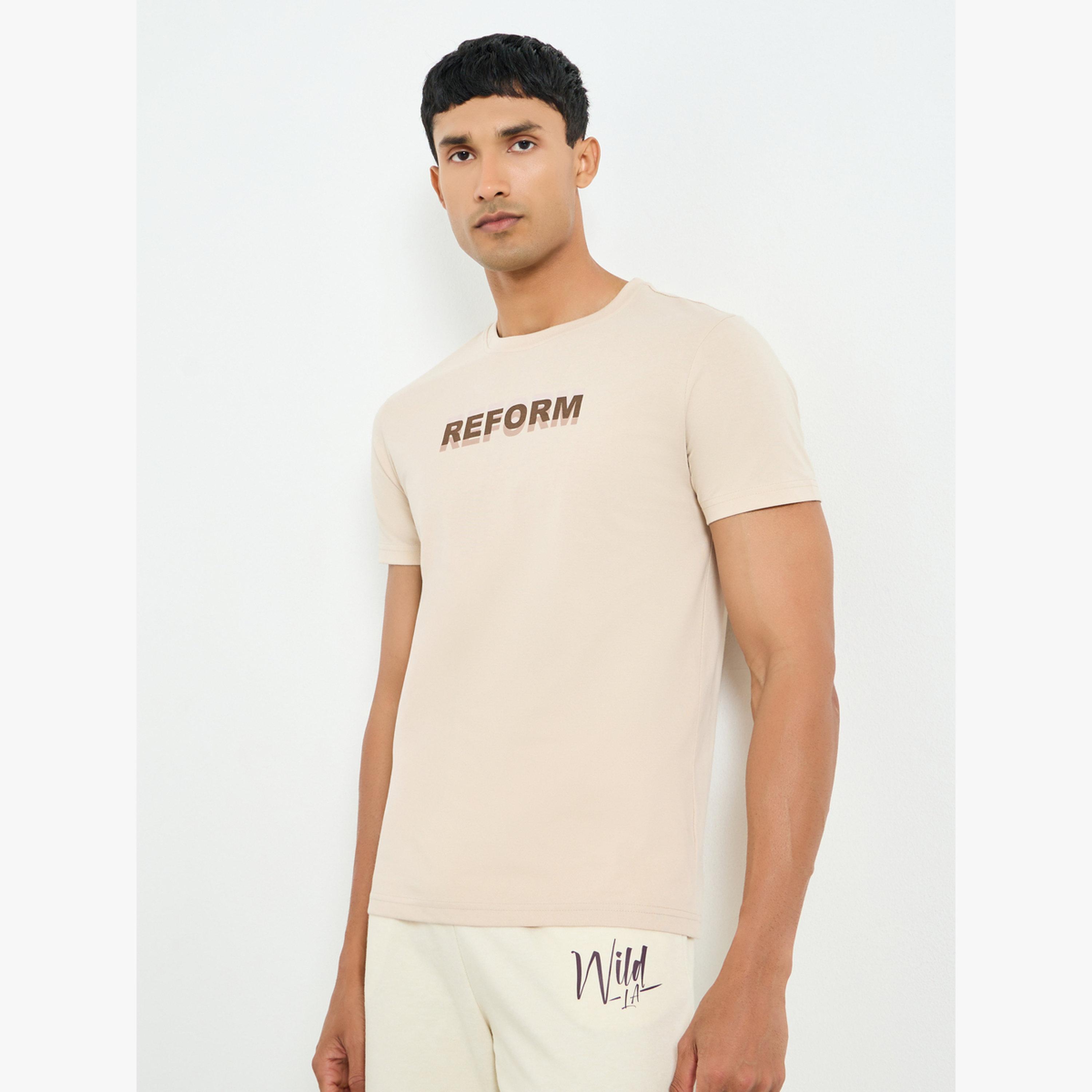 تيشيرت بياقة دائرية وقصة عادية وطبعة غرافيك-men-clothing-tshirtsandpolos-tshirts-image-1
