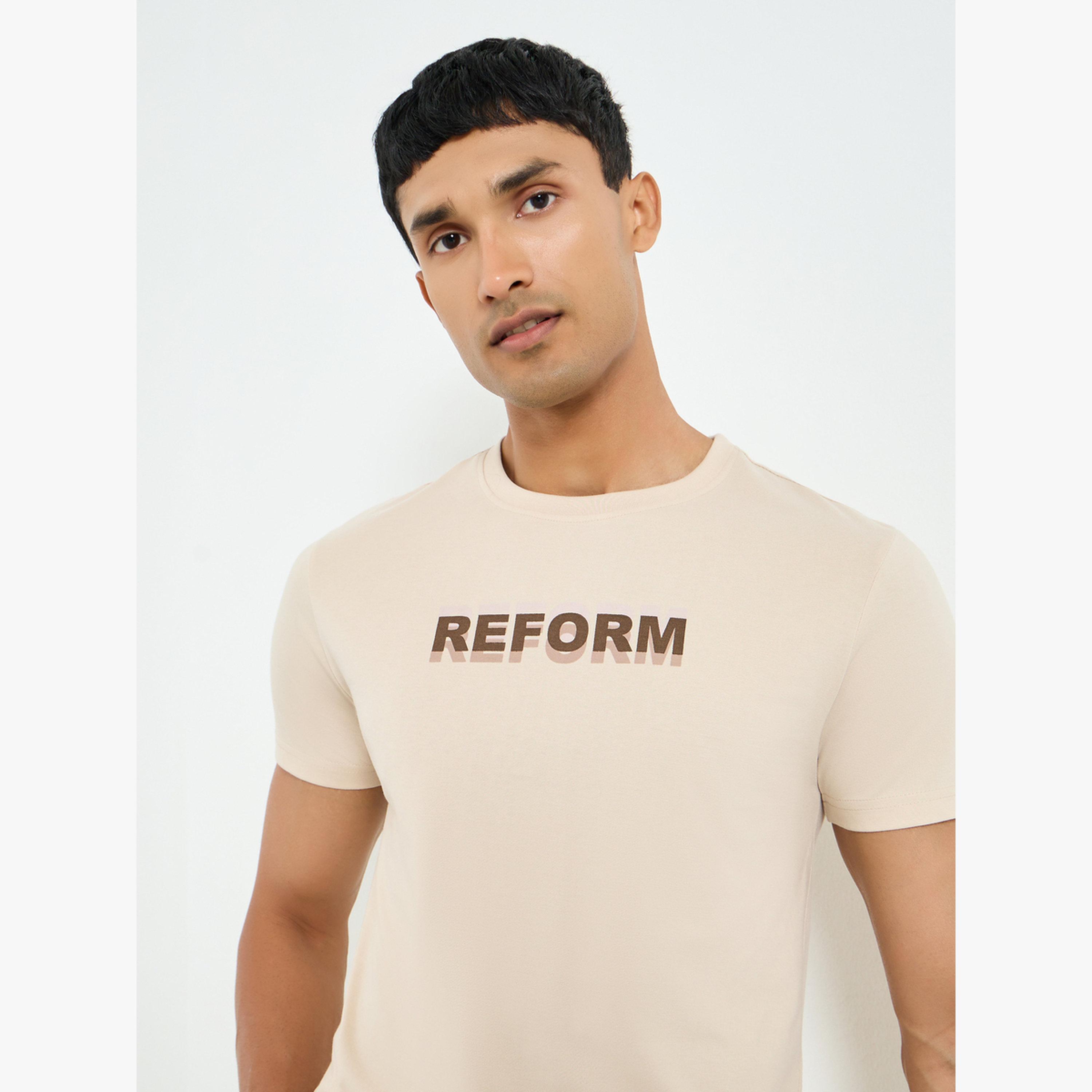 تيشيرت بياقة دائرية وقصة عادية وطبعة غرافيك-men-clothing-tshirtsandpolos-tshirts-image-4