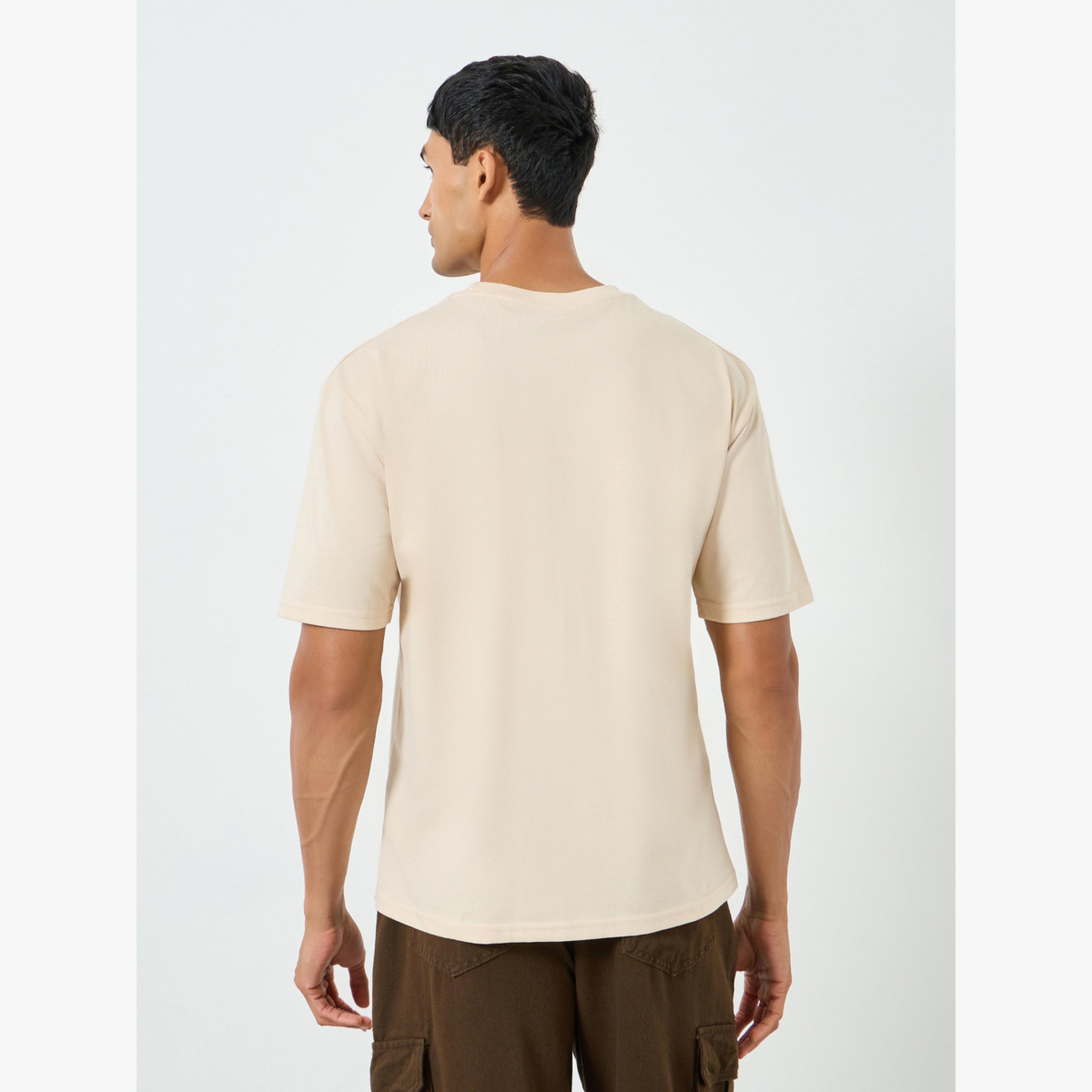 تيشيرت رجالي بطبعة جرافيك قصة واسعة-men-clothing-tshirtsandpolos-tshirts-image-4