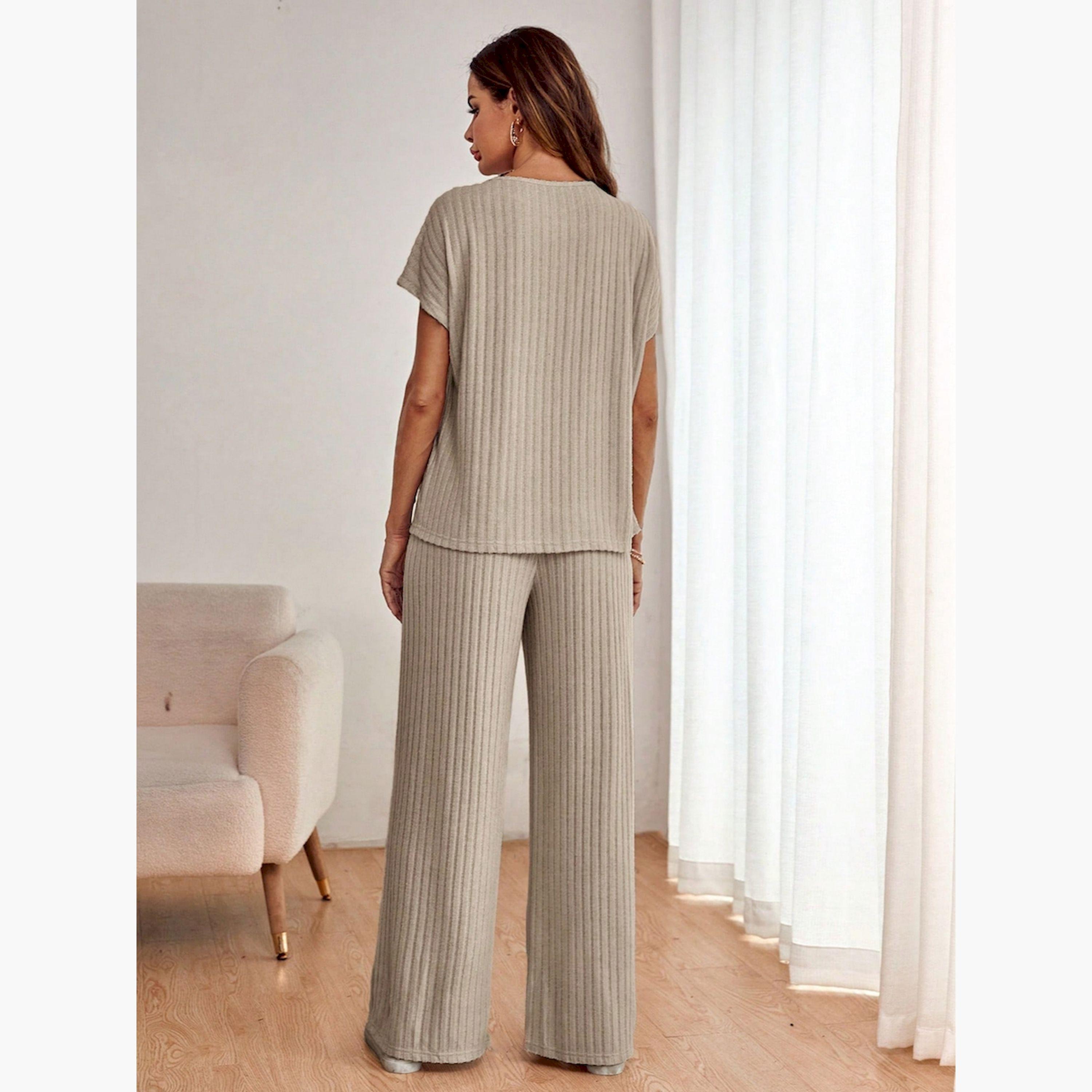 تيك تو × ستايلي - طقم بلوزة وبنطال محبوكين مضلعين باللون البيج-women-clothing-coordsets-image-2