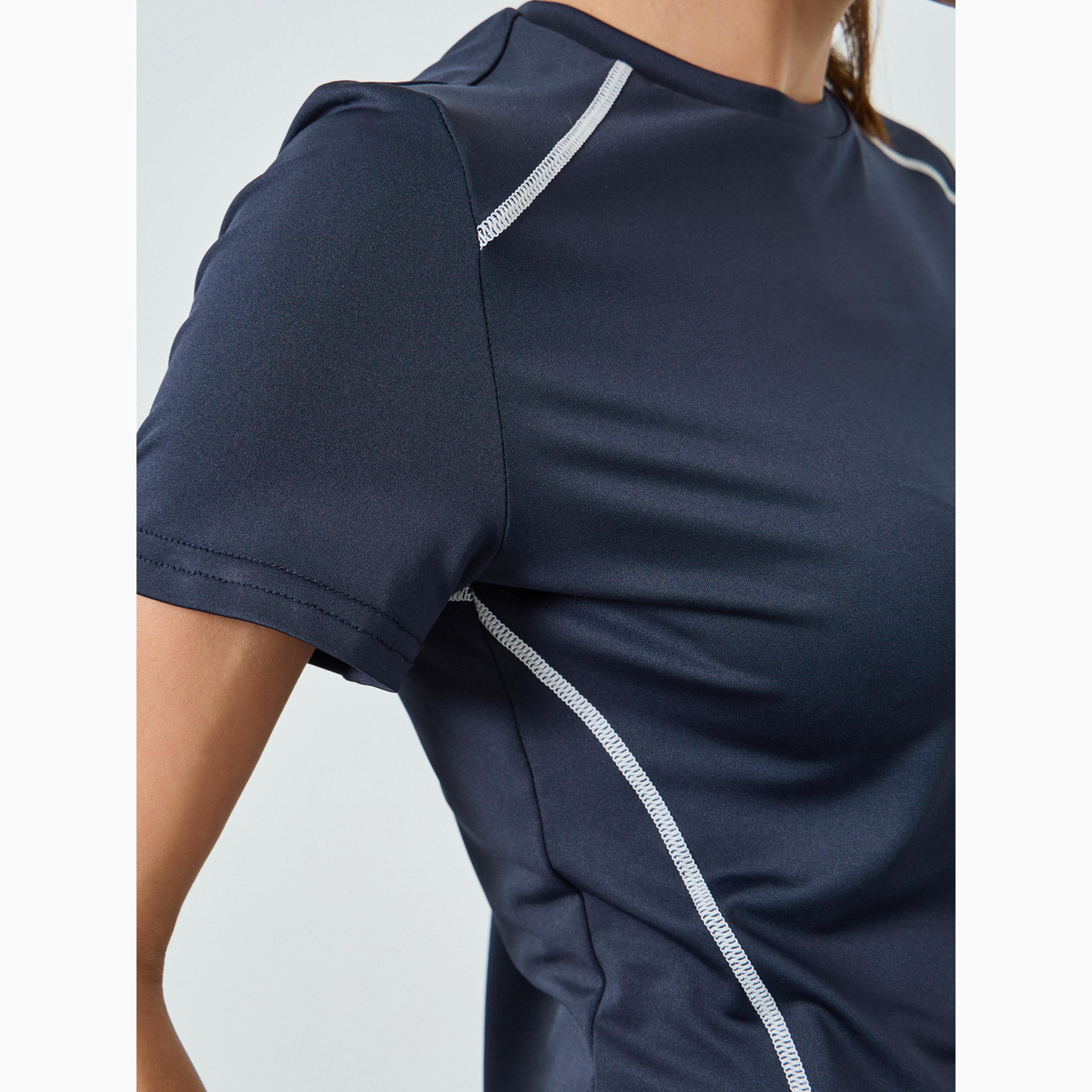 بلوزة بياقة عالية وأكمام قصيرة وتفاصيل درزات مباينة لون كحلي-sports-women-clothing-tshirtsandvests-image-4