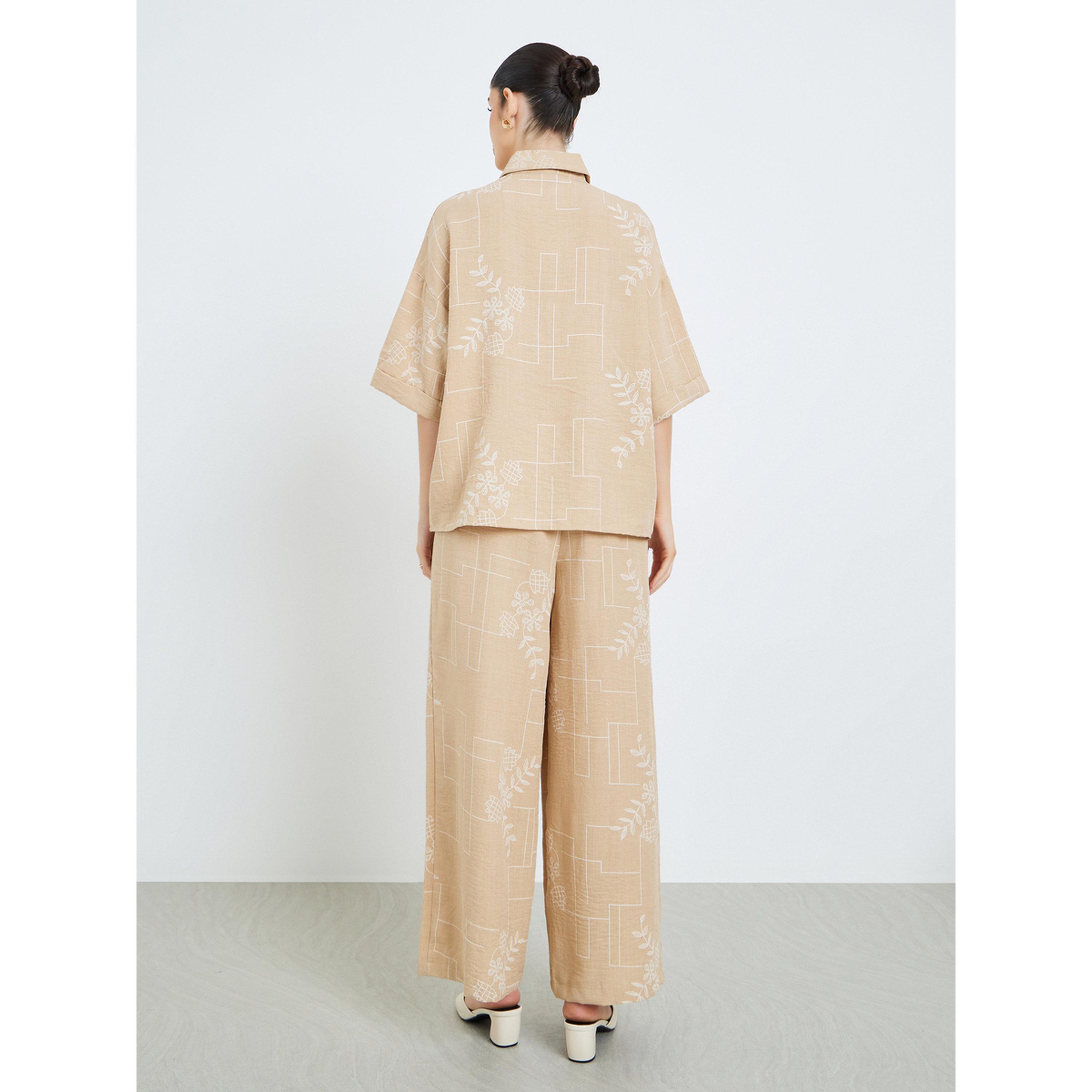 طقم محتشم من بنطال وبلوزة بياقة مفتوحة وطبعة زهور-women-arabicclothing-sets-image-4