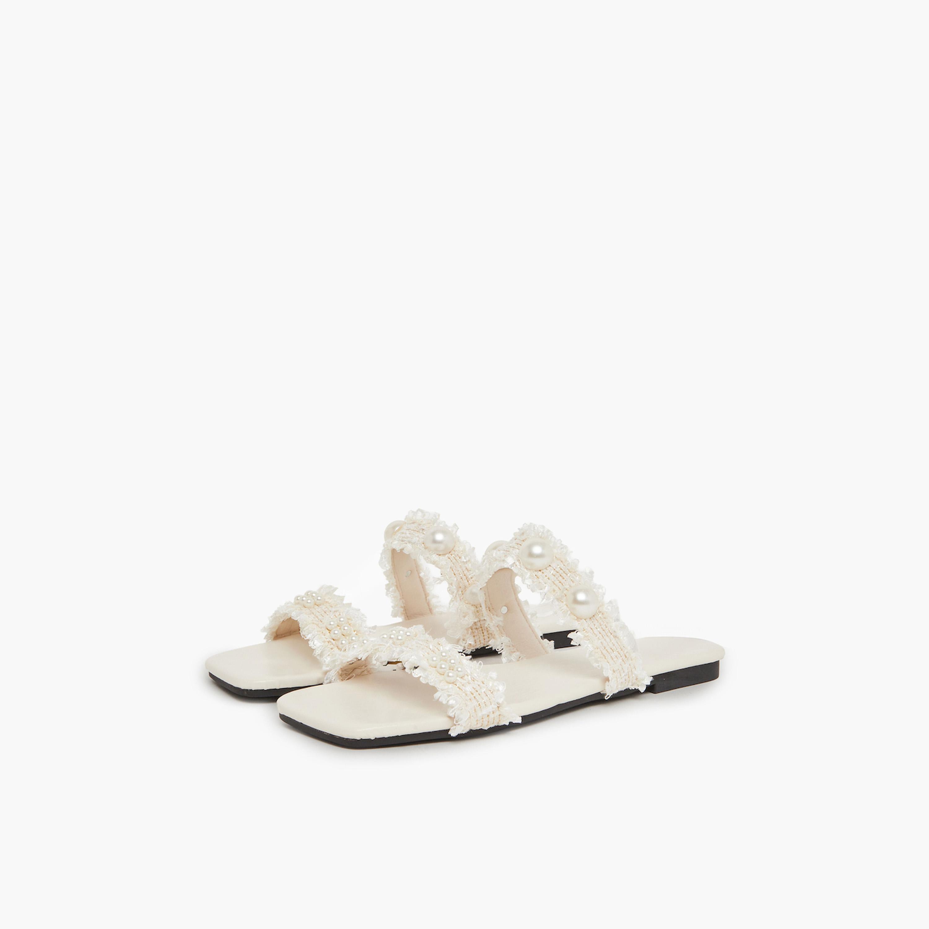 تيك تو × ستايلي - شبشب بيج مزين باللؤلؤ-women-shoes-sandals-flats-image-1