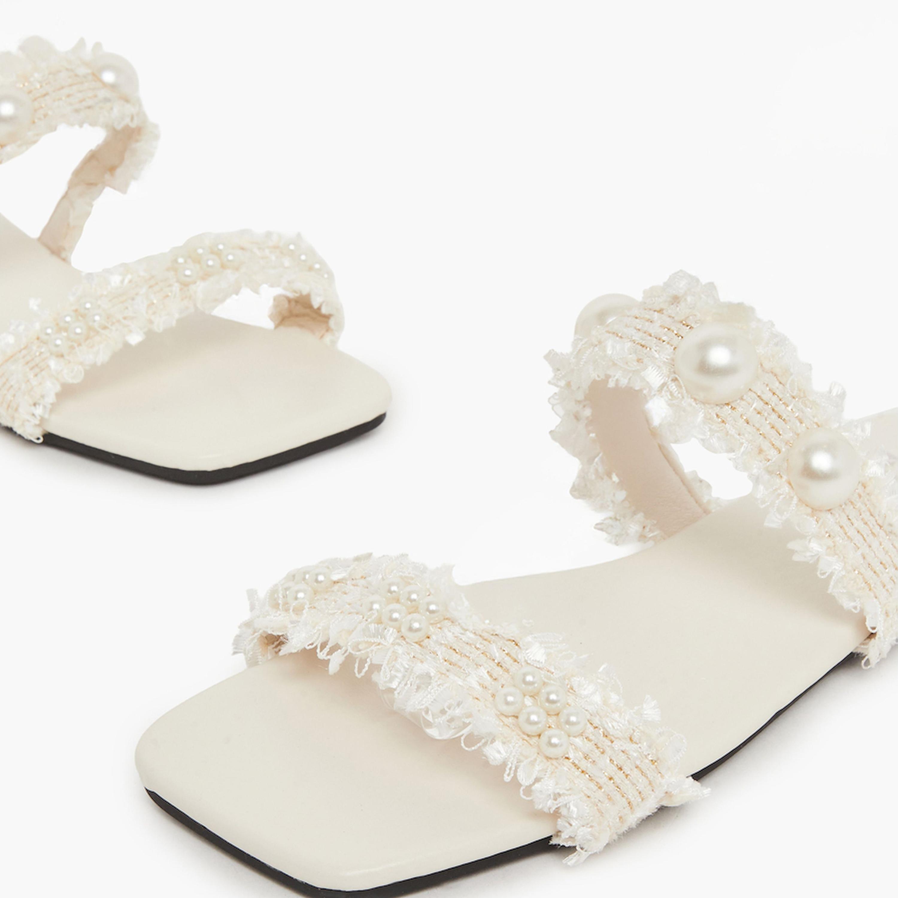 تيك تو × ستايلي - شبشب بيج مزين باللؤلؤ-women-shoes-sandals-flats-image-3