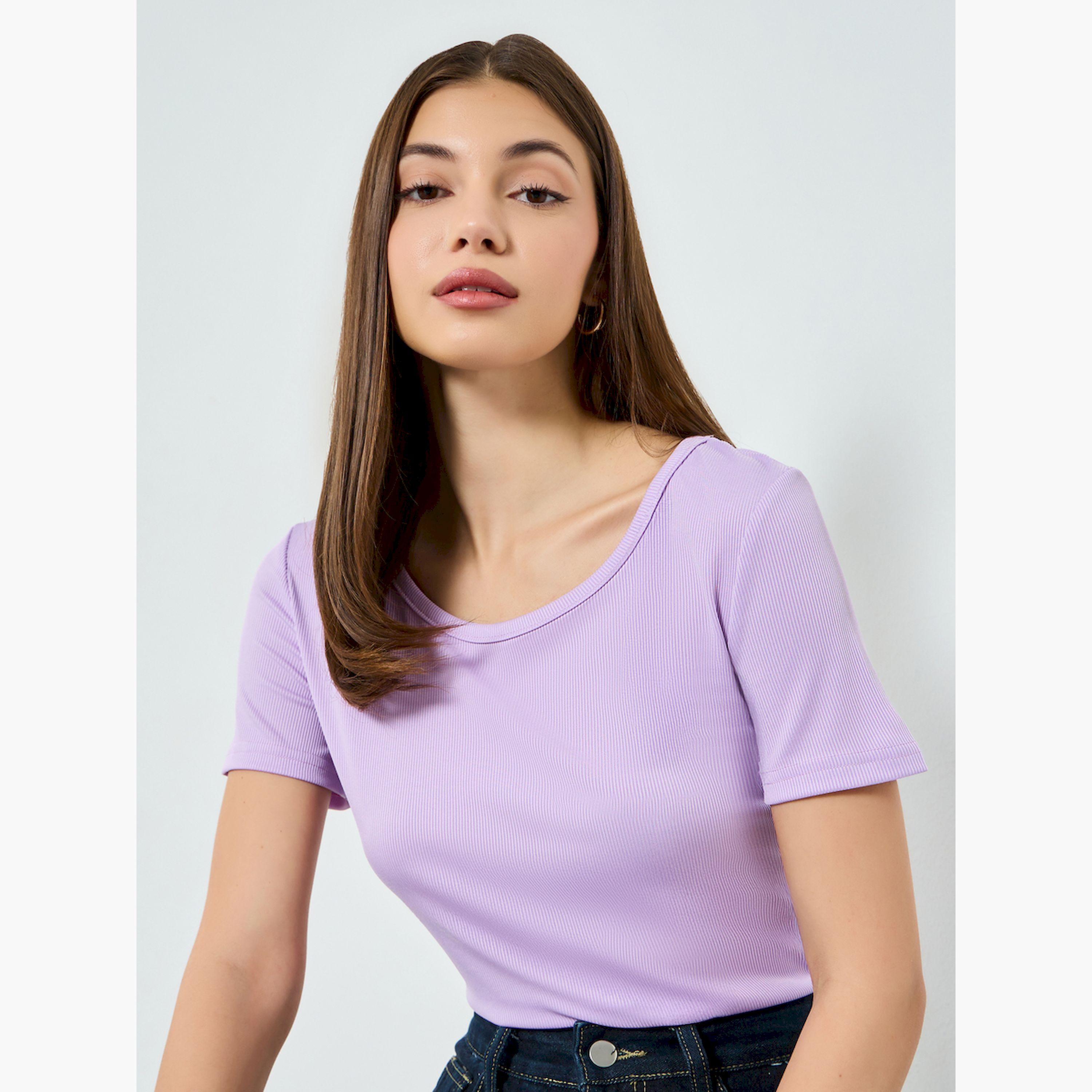تيشيرت بياقة دائرية وتفاصيل مُضلعة-women-clothing-tshirts-image-3