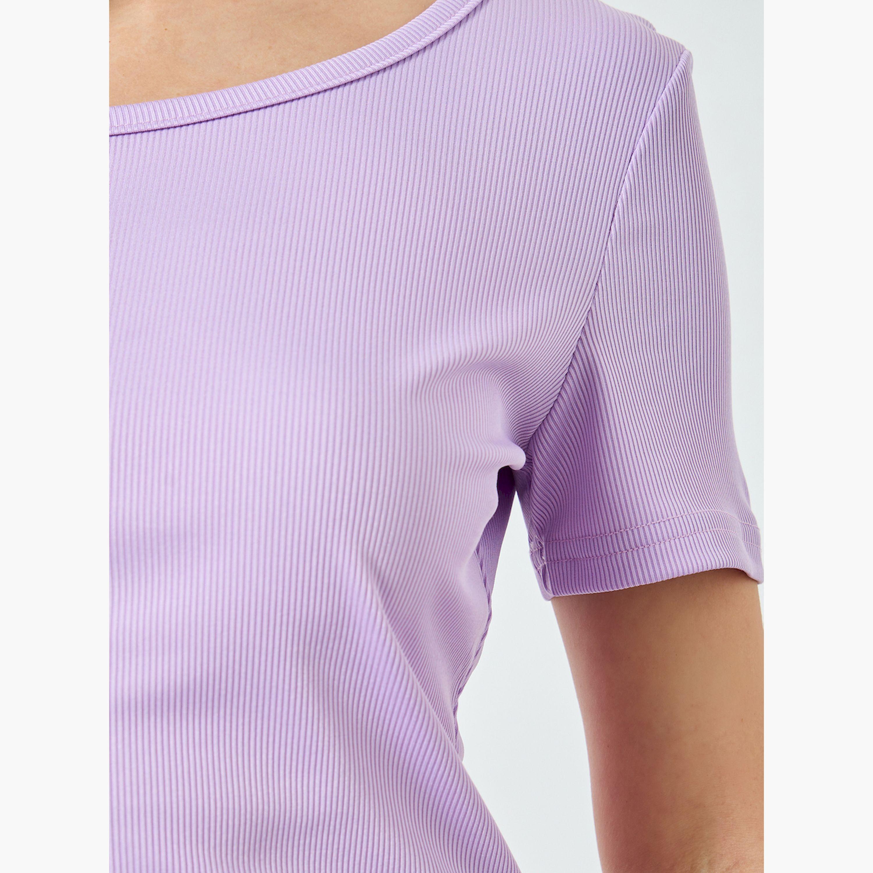 تيشيرت بياقة دائرية وتفاصيل مُضلعة-women-clothing-tshirts-image-5